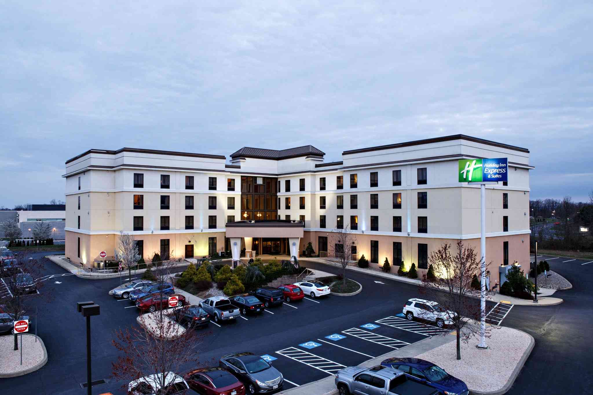 Holiday Inn Express & Suites Harrisburg W - Mechanicsburg в Механиксбург, PA