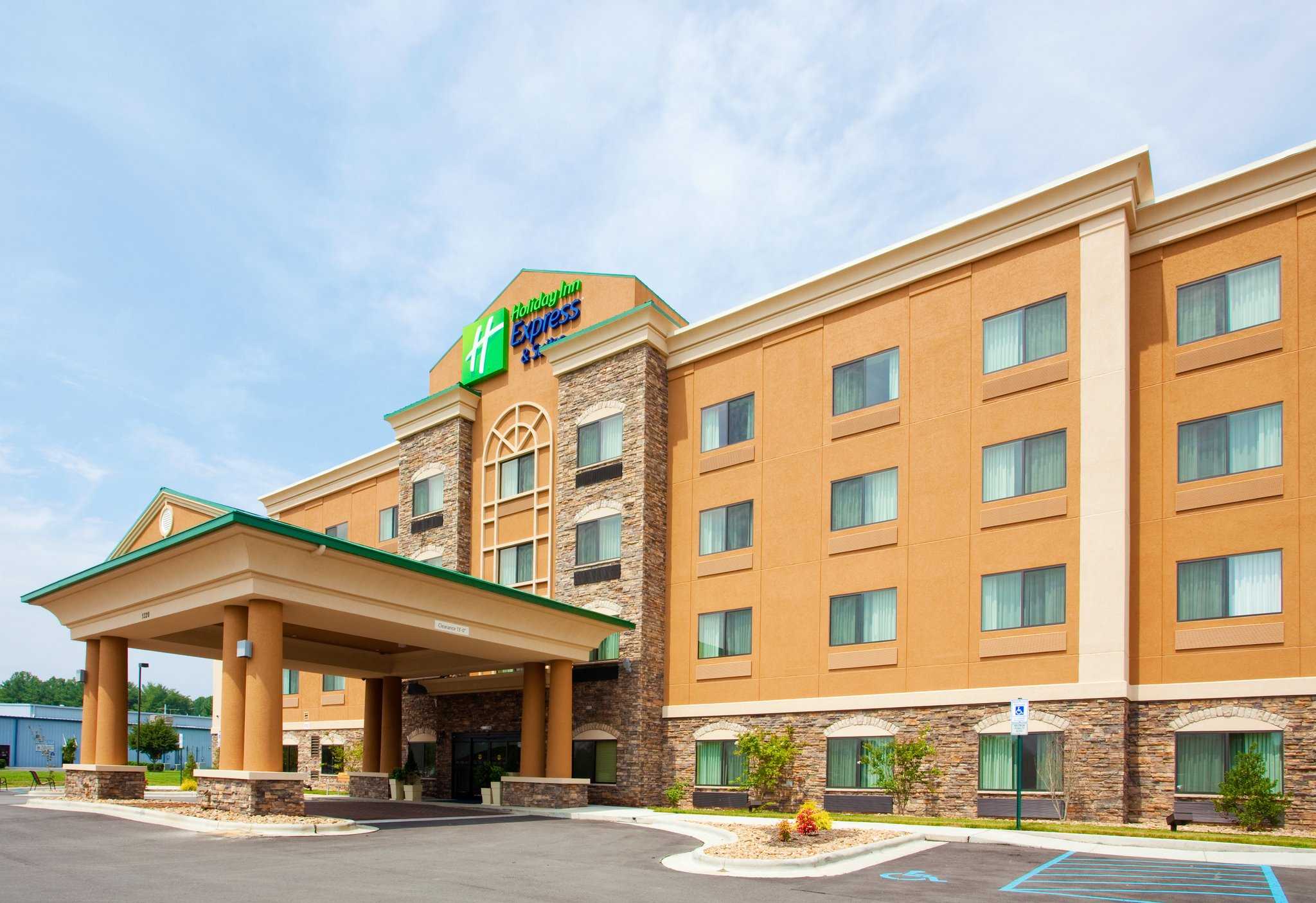 Holiday Inn Express Hotel & Suites Mount Airy в гора. Эйри, NC
