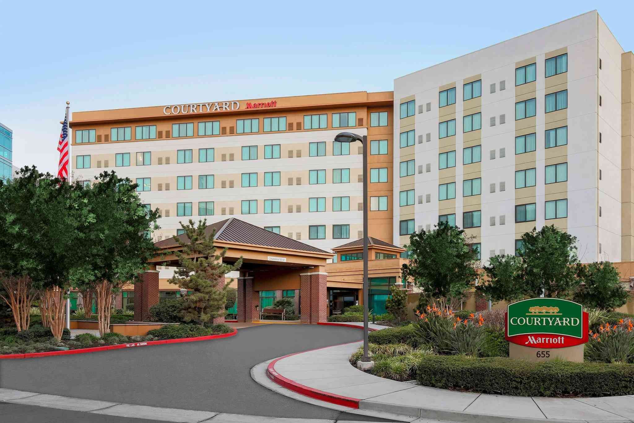 Courtyard by Marriott San Jose Campbell в Campbell, CA