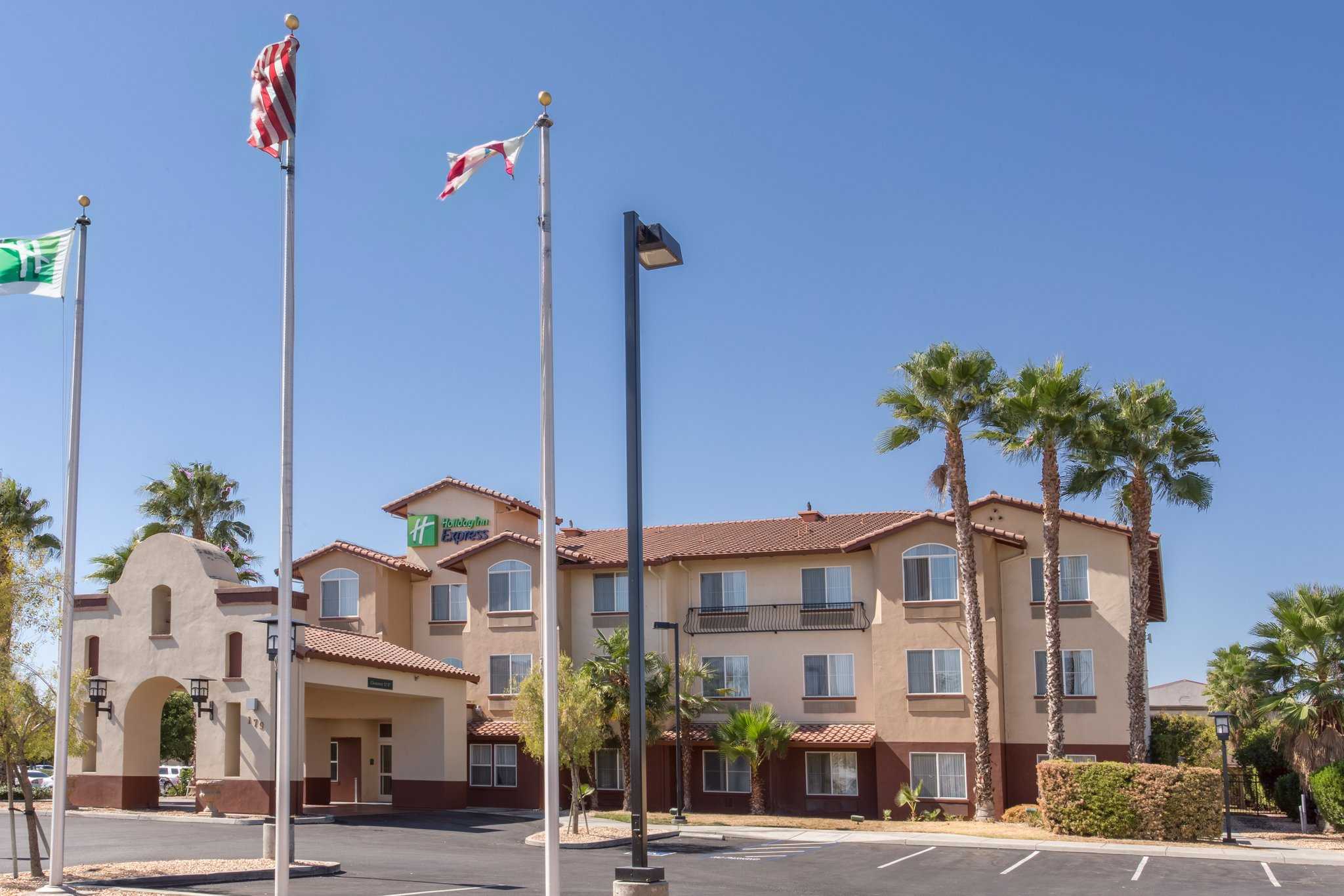 Holiday Inn Express Hotel & Suites Manteca в Мантека, CA