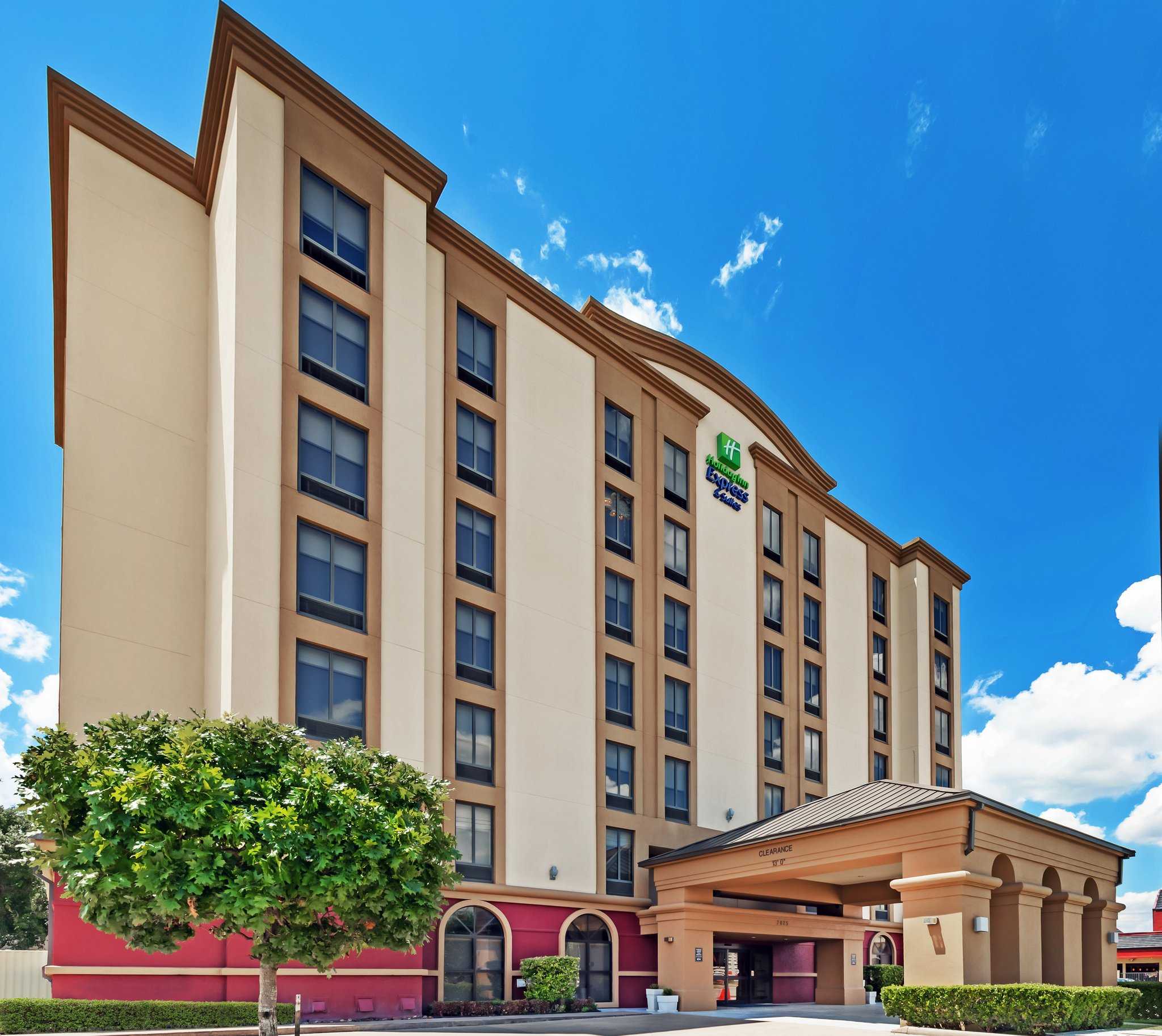 Holiday Inn Express Hotel & Suites Houston - Memorial Park Area в Хьюстон, TX