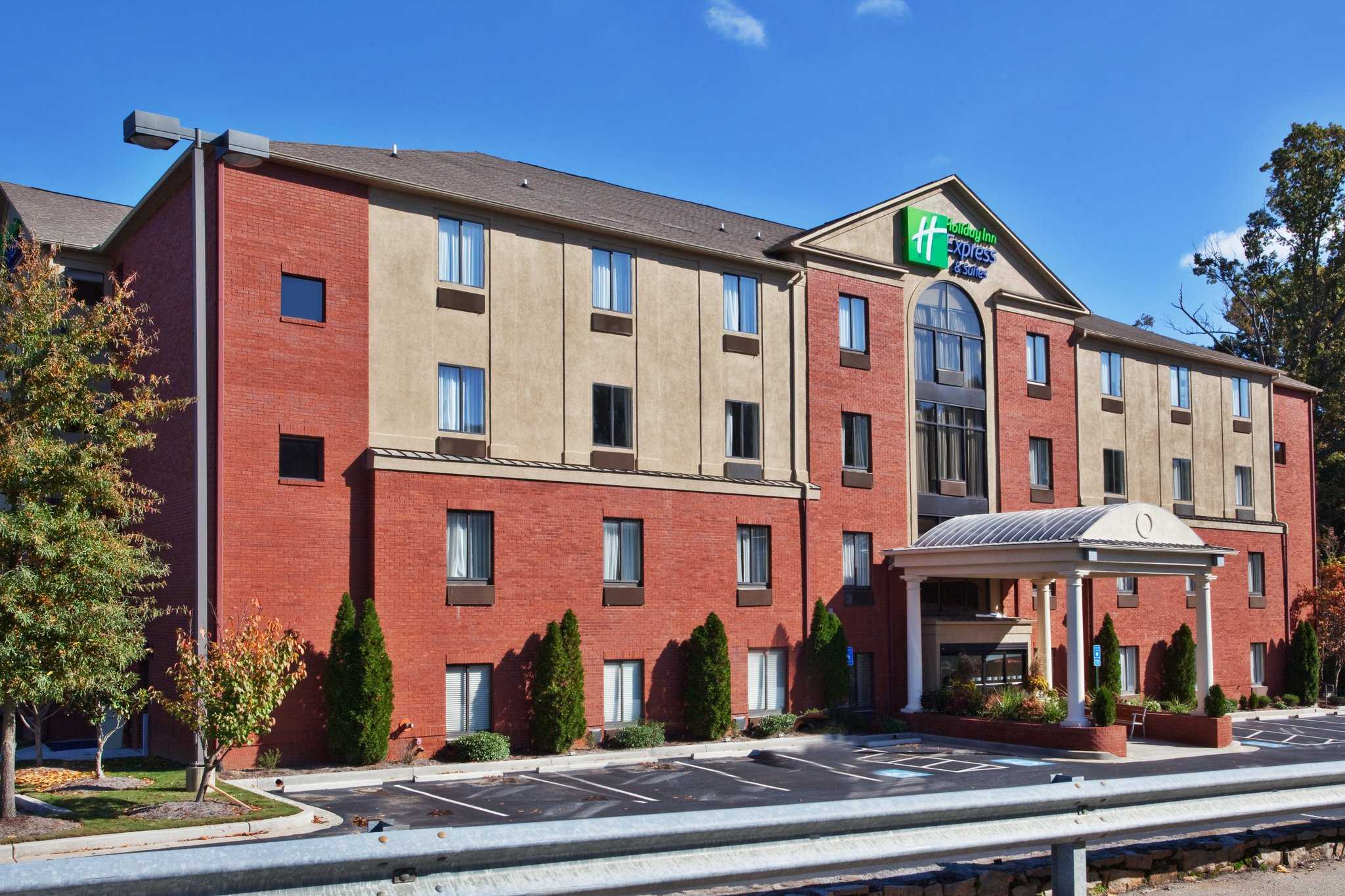 Holiday Inn Express & Suites Atlanta-Emory University Area в Декейтер, GA
