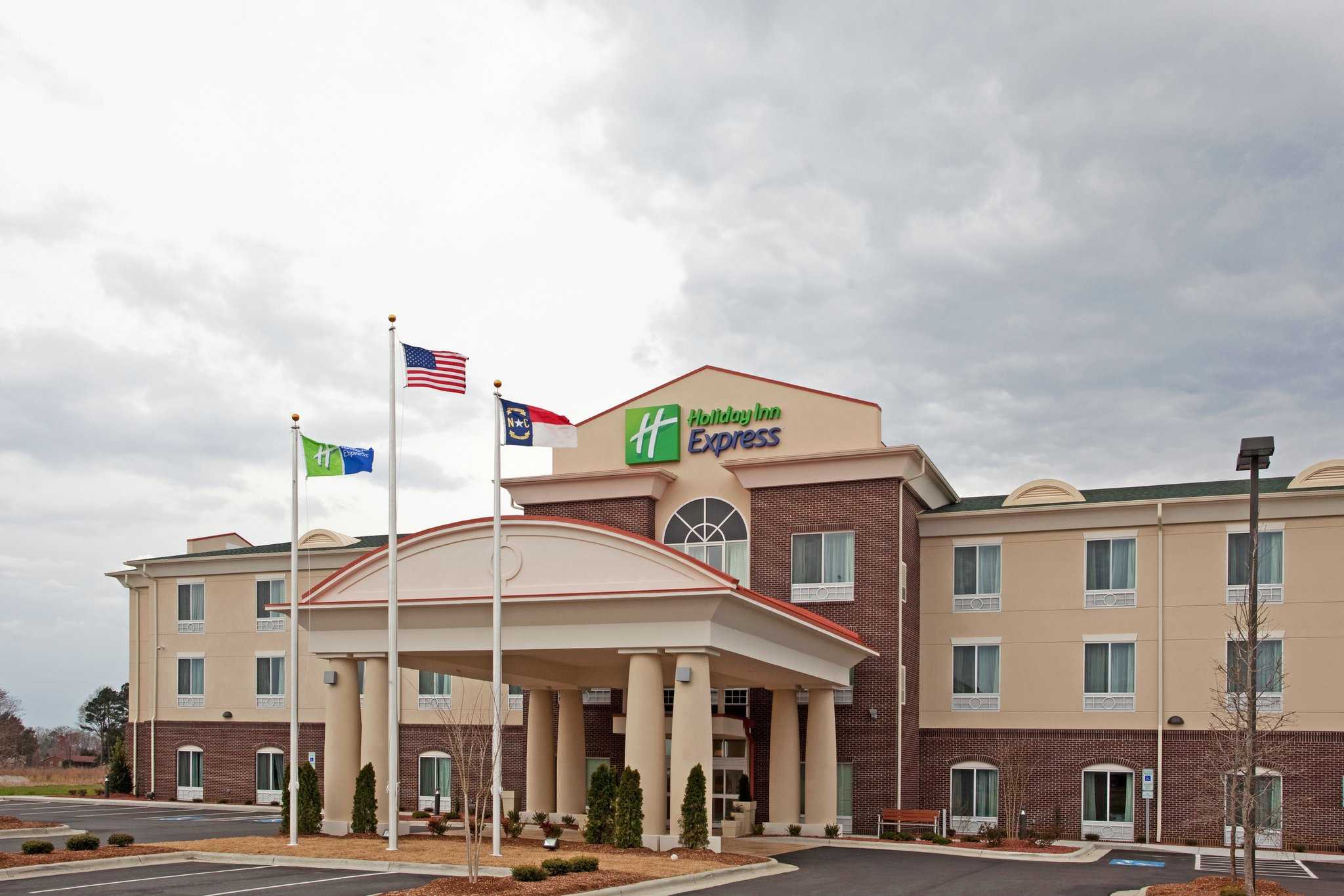 Holiday Inn Express Pembroke in เมืองพ็อมโบรค เวลส์, NC