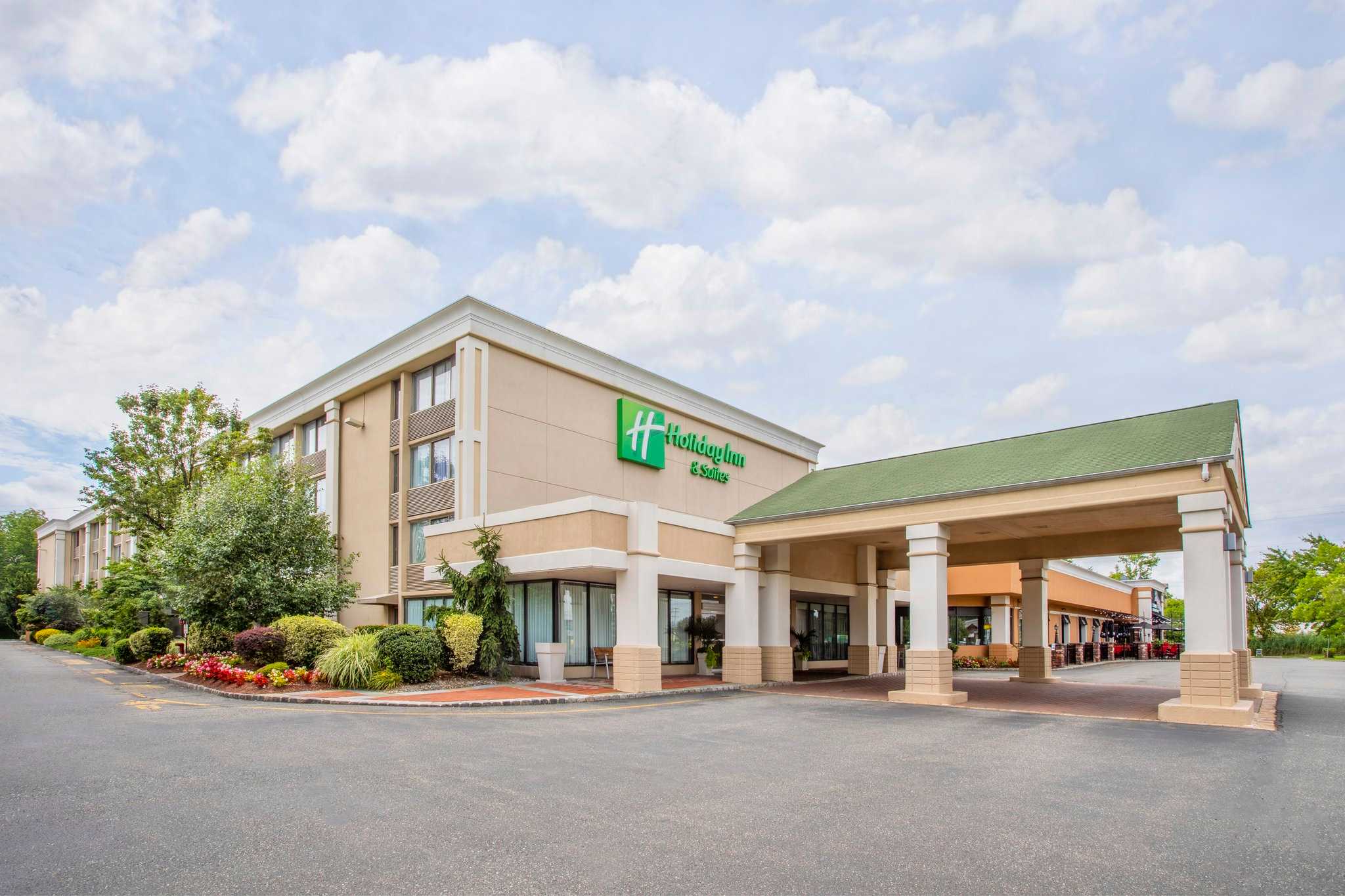 Holiday Inn & Suites Parsippany Fairfield в Парсипани, NJ