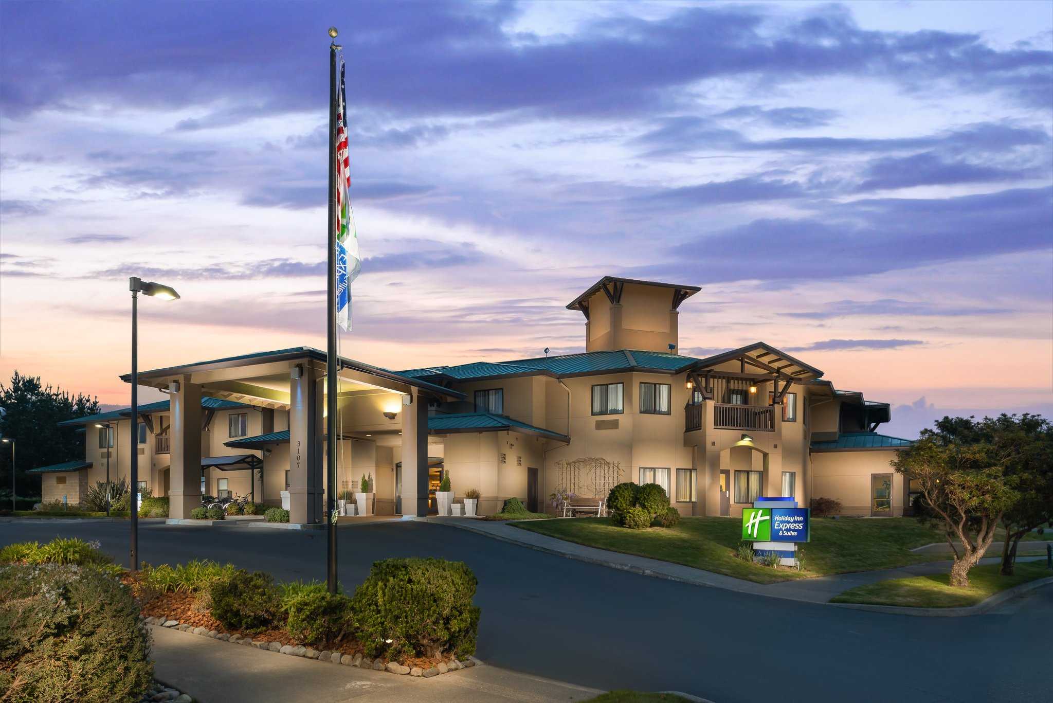 Holiday Inn Express Hotel & Suites Arcata/Eureka-Airport Area в Маккинливилл, CA