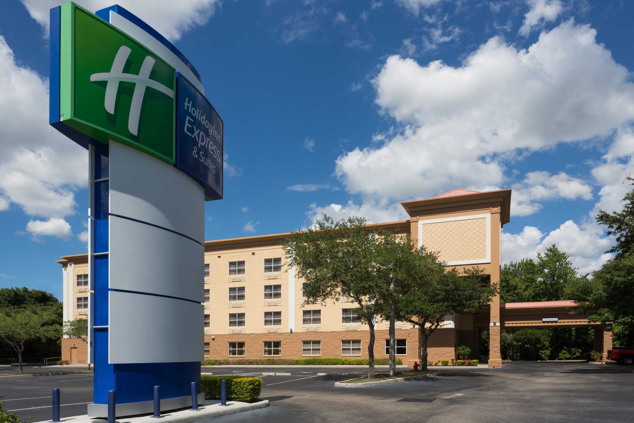 Holiday Inn Express & Suites Plant City a Città delle piante, FL