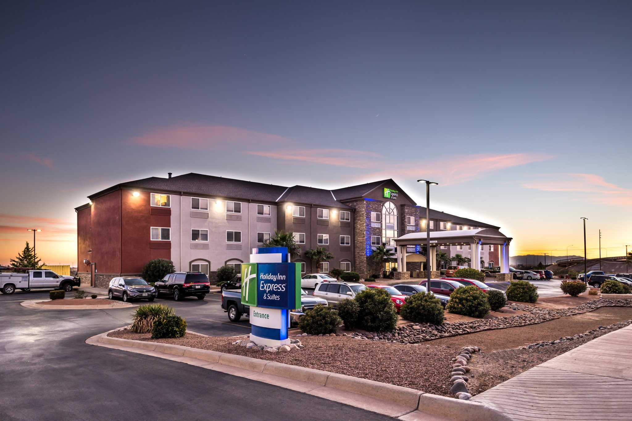 Holiday Inn Express Hotel & Suites Alamogordo в Аламогордо, NM