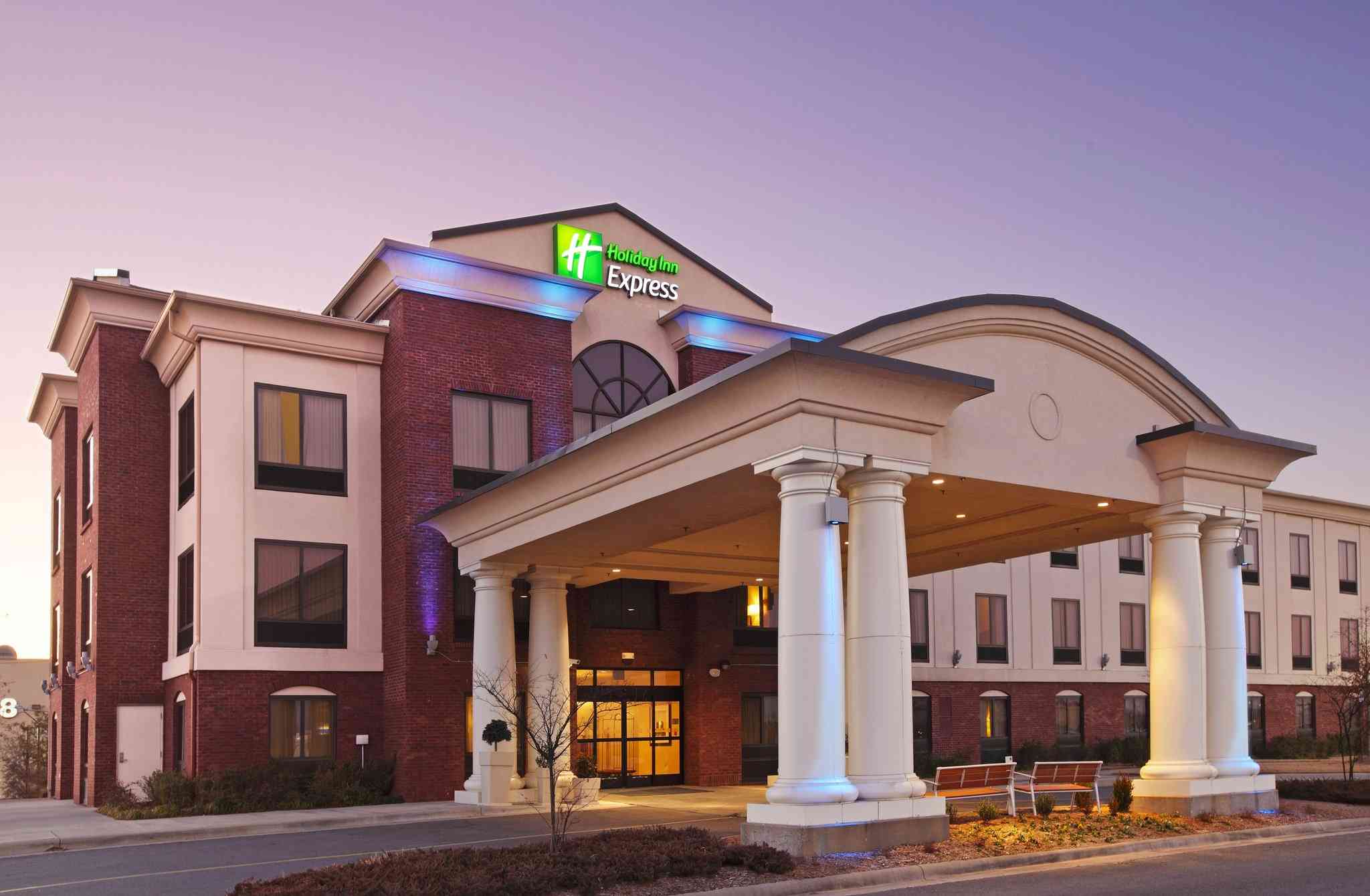 Holiday Inn Express Hotel & Suites Pine Bluff/Pines Mall a Pine Bluff, AR