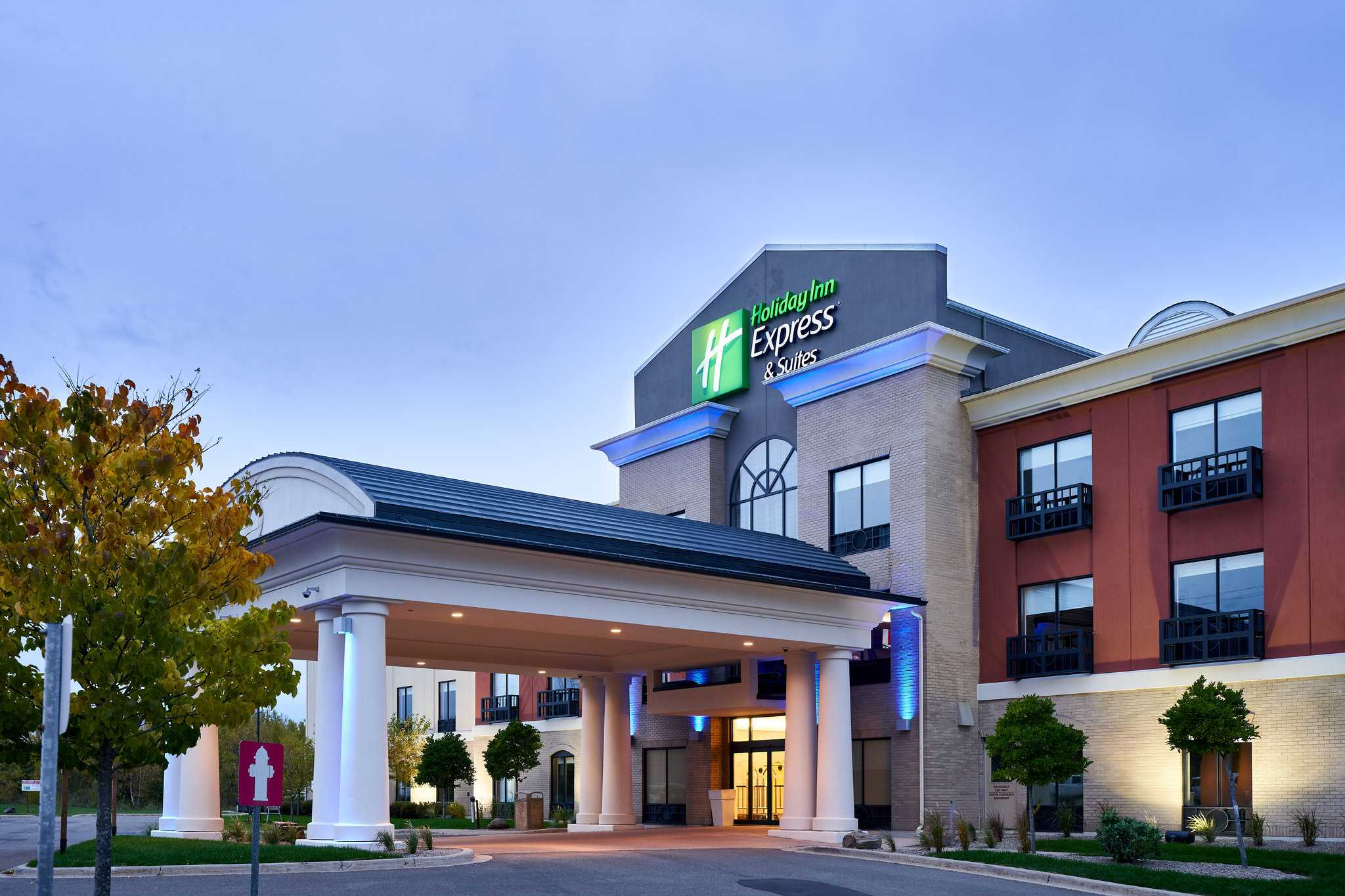 Holiday Inn Express Hotel & Suites Dieppe Airport в Дьепп, NB