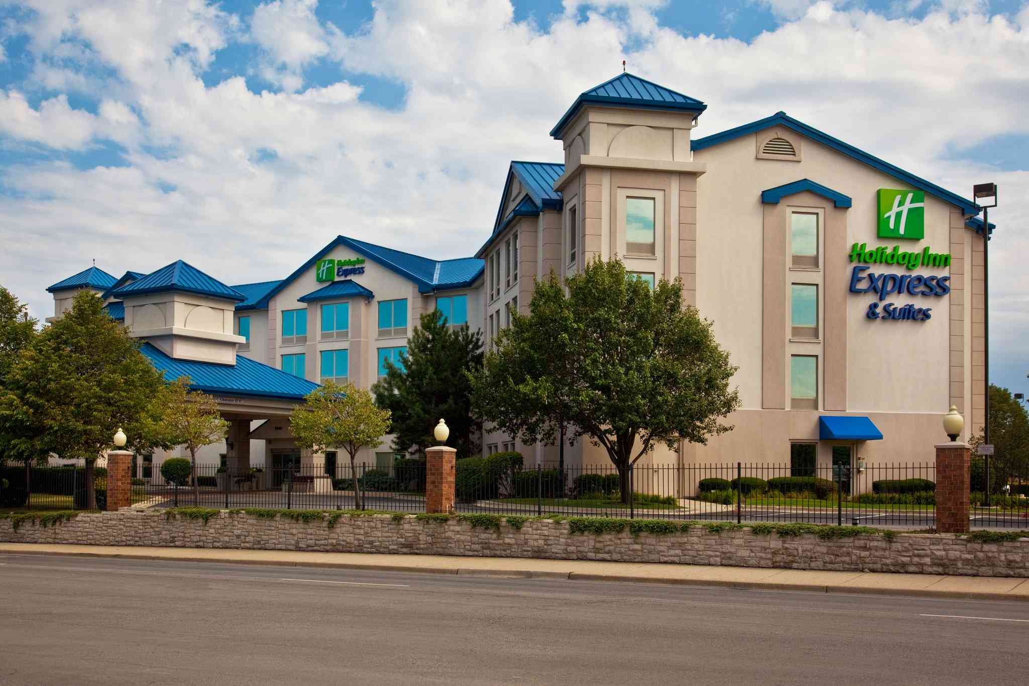 Holiday Inn Express Hotel & Suites Chicago-Midway Airport in เมืองชิคาโก, IL