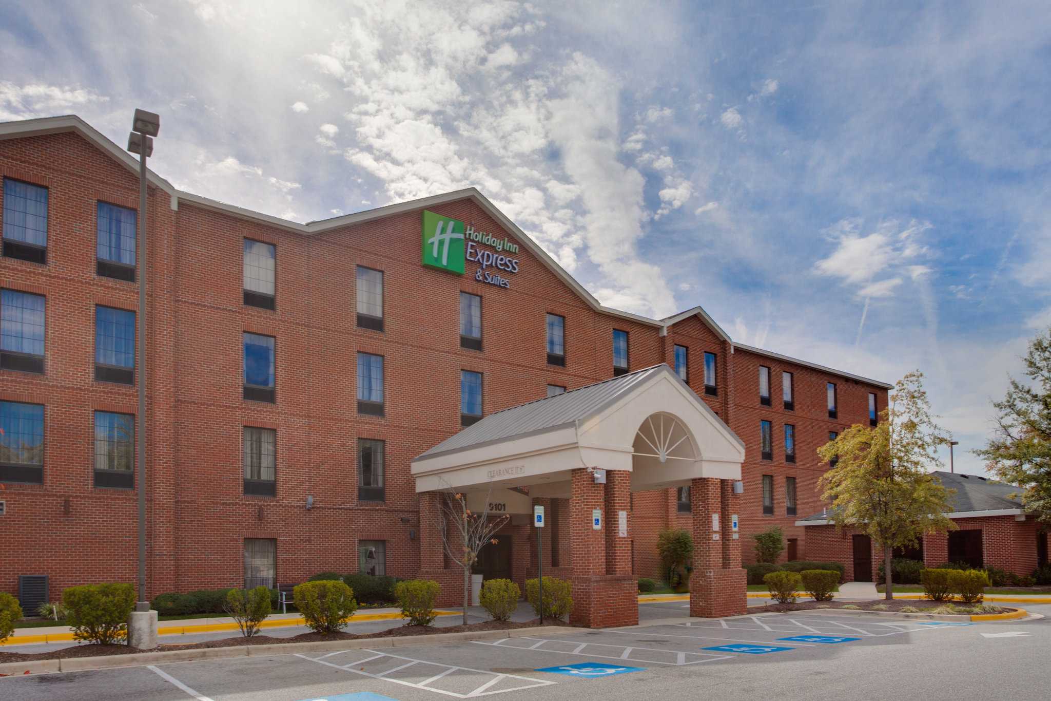 Holiday Inn Express Hotel & Suites I-95 Capitol Beltway-Largo in ลาร์โก, MD