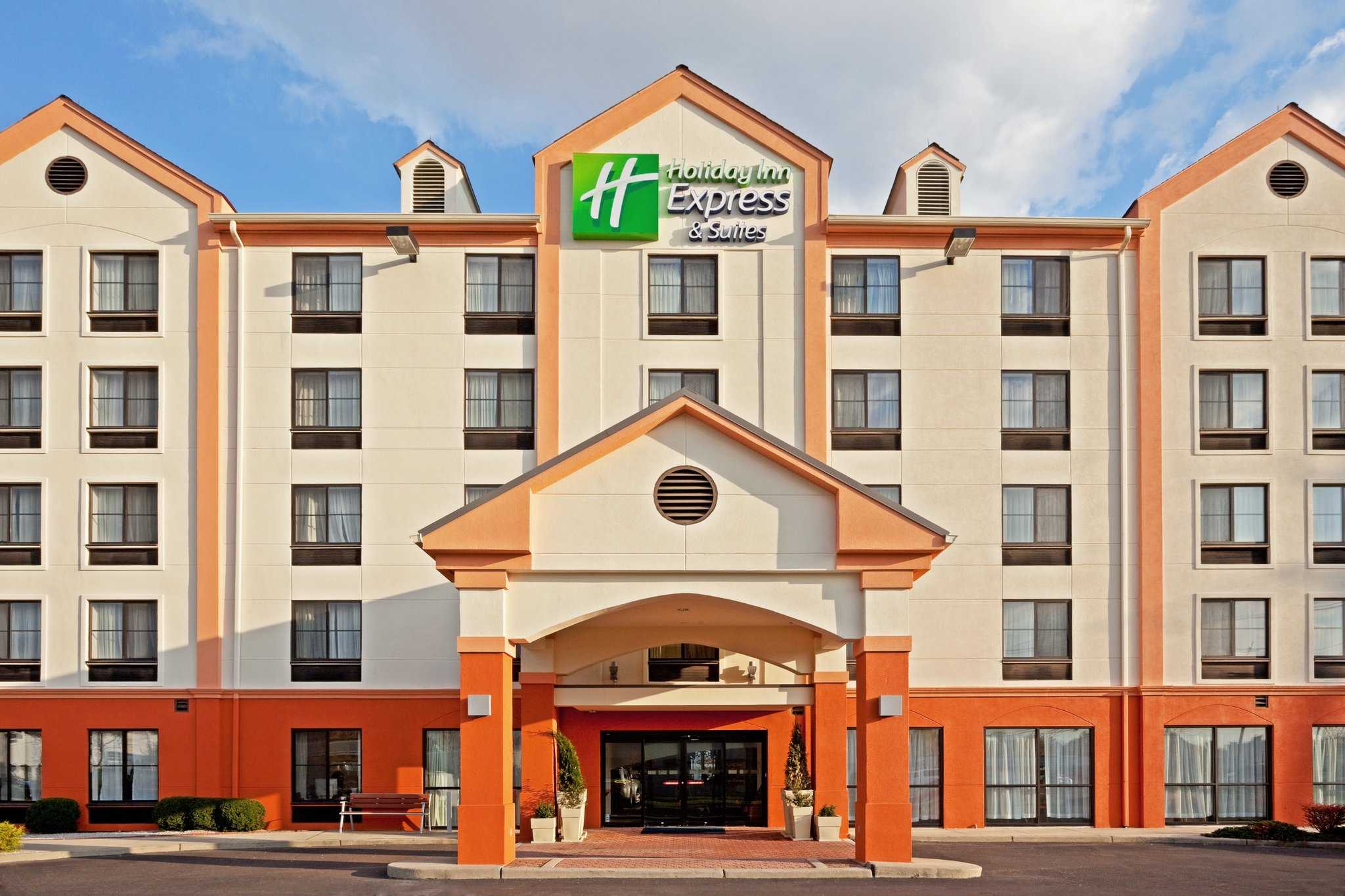 Holiday Inn Express Hotel & Suites Meadowland Area в Карлштадт, NJ