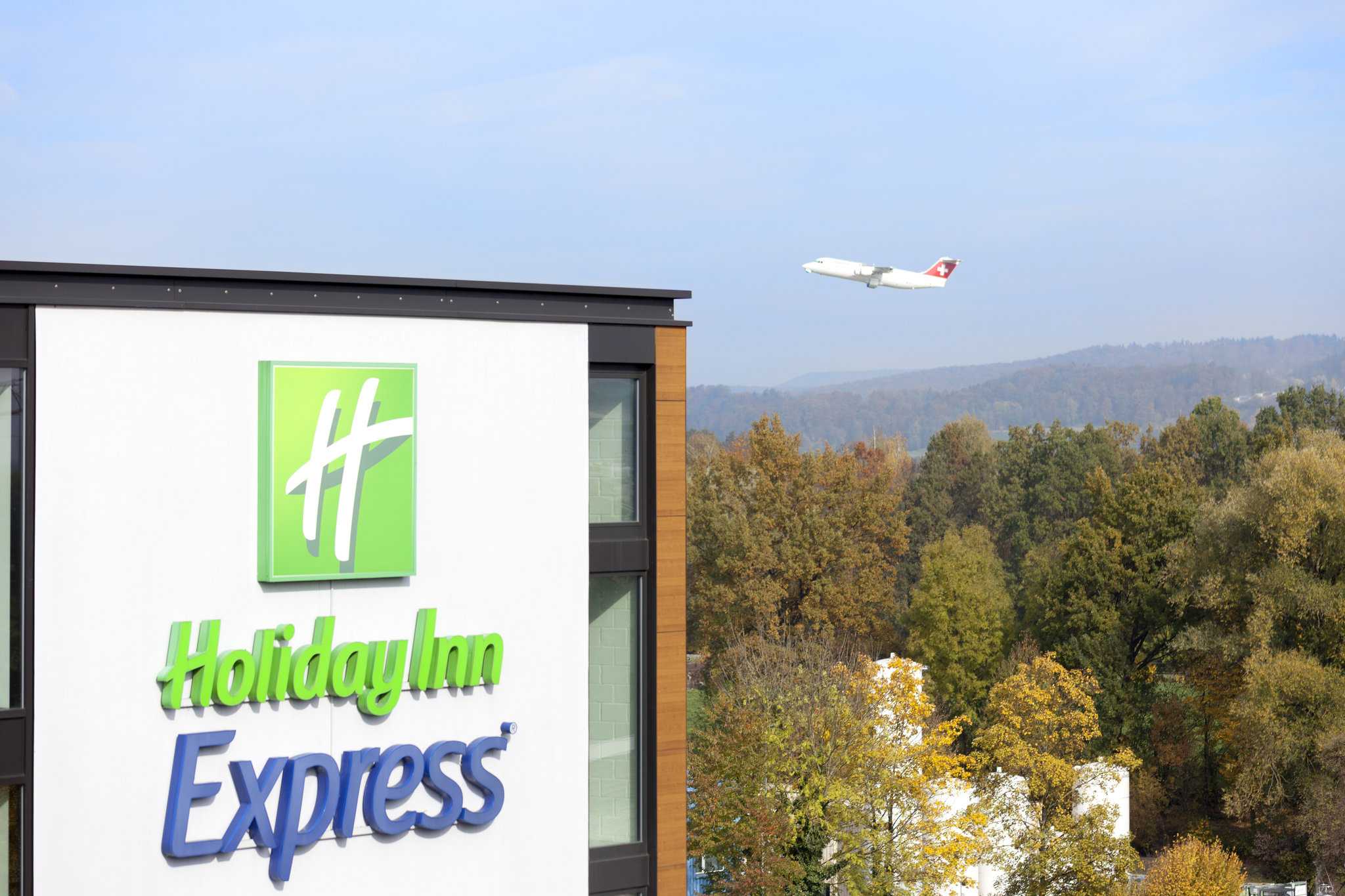 Holiday Inn Express Zurich Airport в Рюмланг, CH
