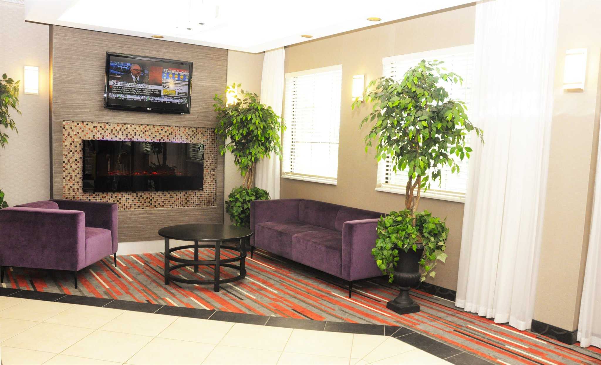 Holiday Inn Express Hotel & Suites Barrie в Барри, ON