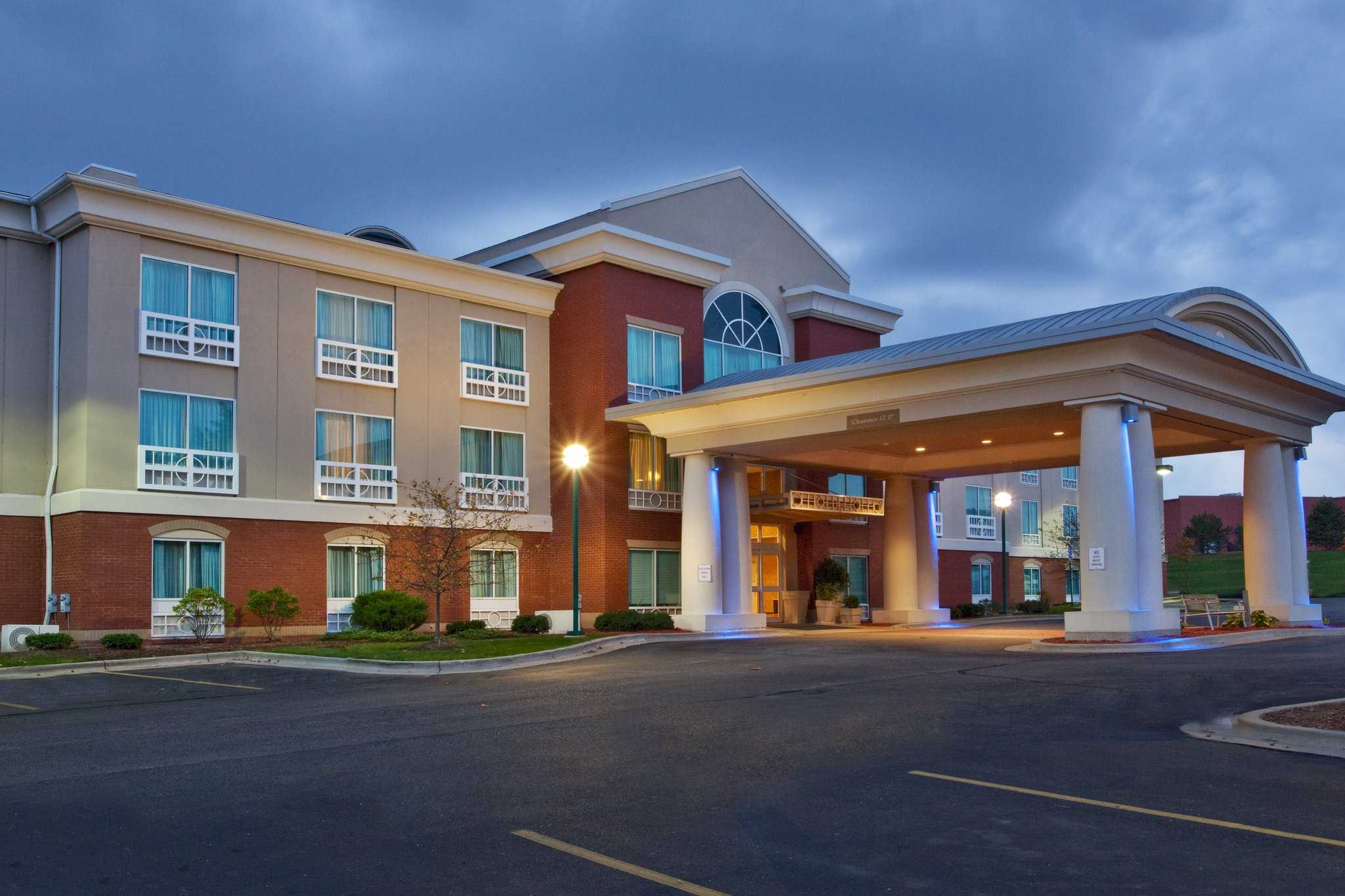 Holiday Inn Express Hotel & Suites Grand Rapids-North in แกรนด์แรพิดส์, MI