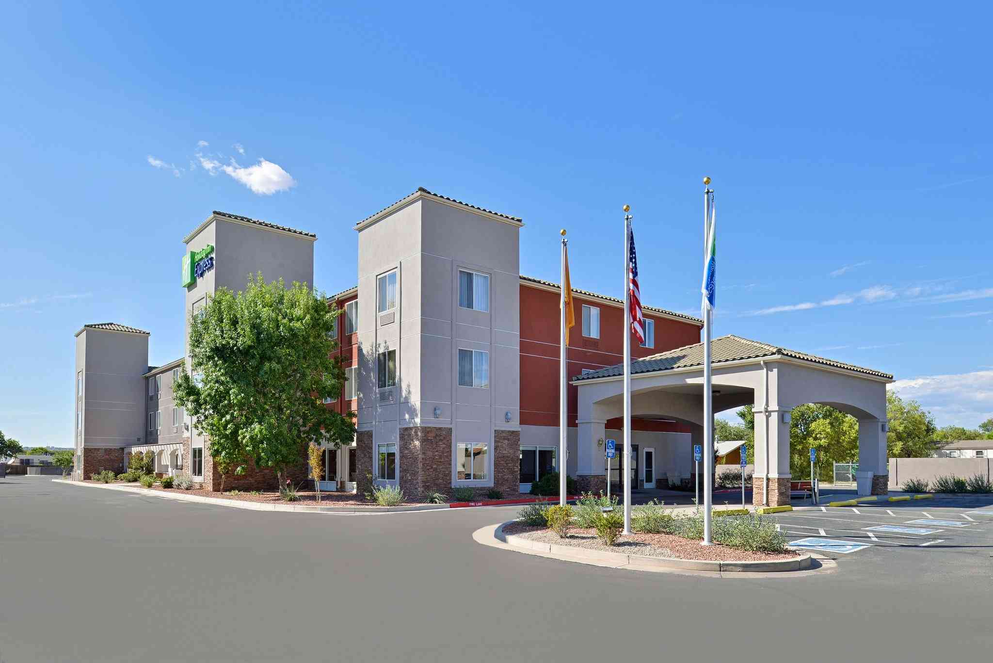 Holiday Inn Express Bernalillo в Берналильо, NM