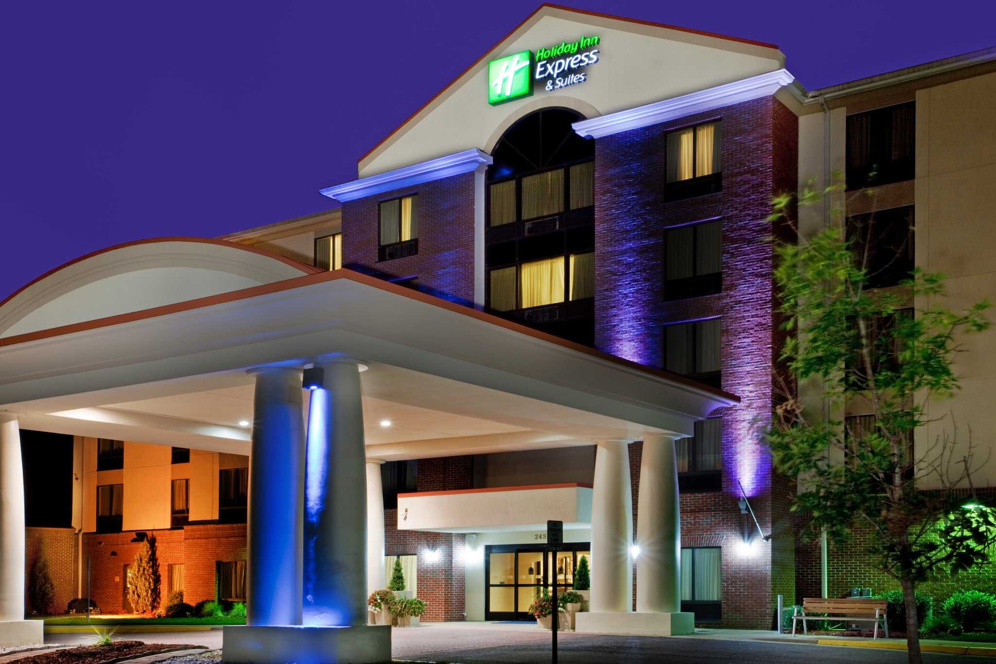 Holiday Inn Express Hotel & Suites Chesapeake в Чесапик, VA