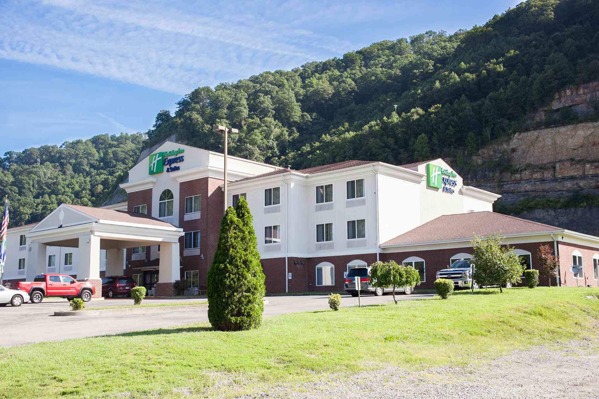Holiday Inn Express Hotel & Suites Logan в логан, WV