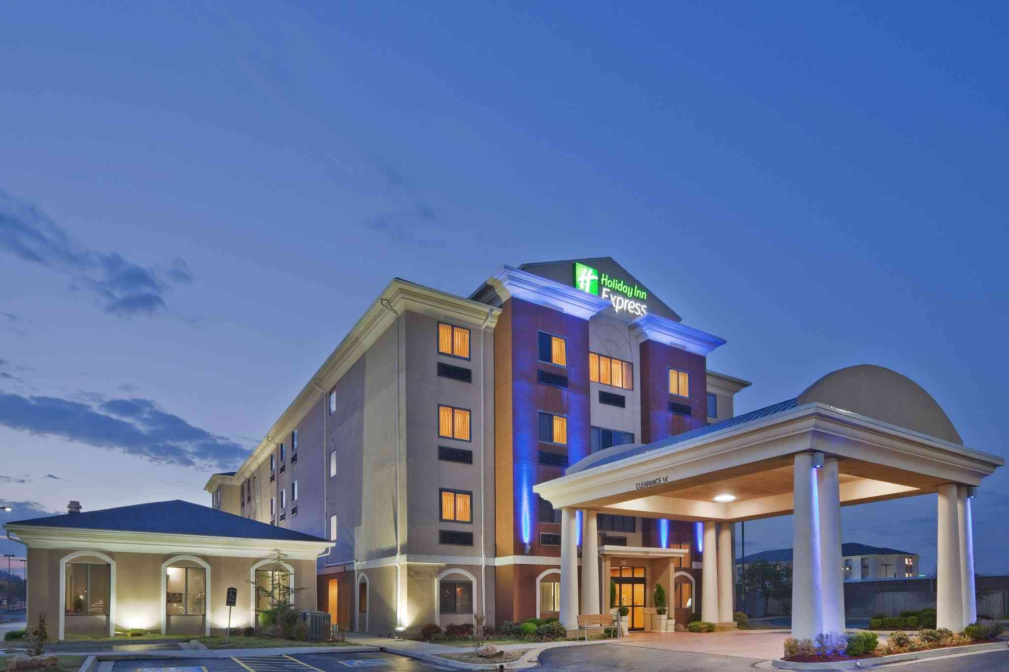Holiday Inn Express Hotel & Suites Midwest City в Город Среднего Запада, OK