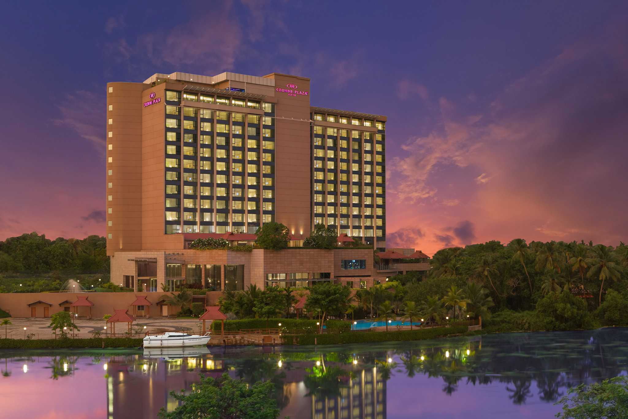 Crowne Plaza Kochi в Кочи, IN
