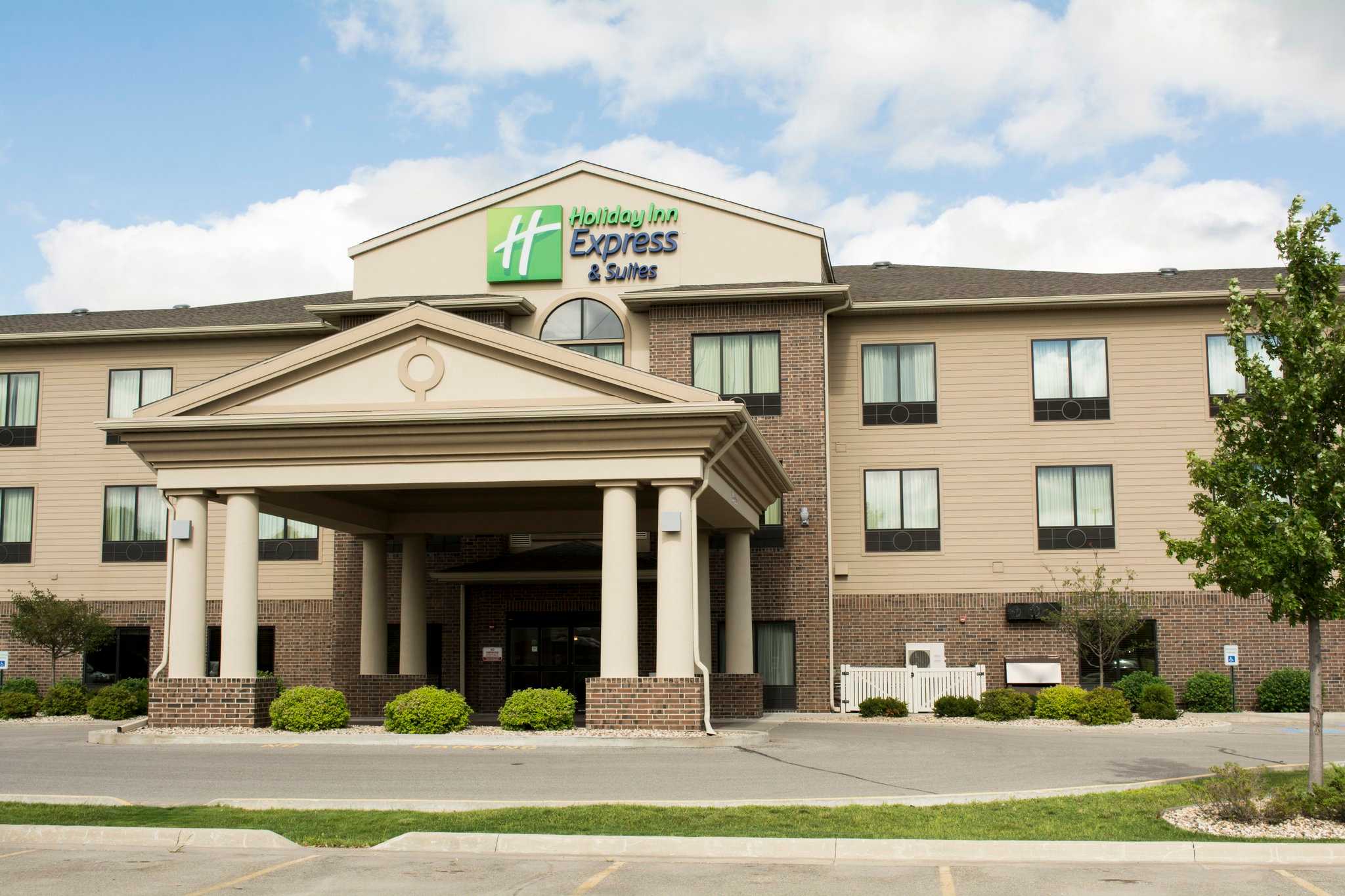 Holiday Inn Express and Suites Mason City, Iowa in Mason City, IA