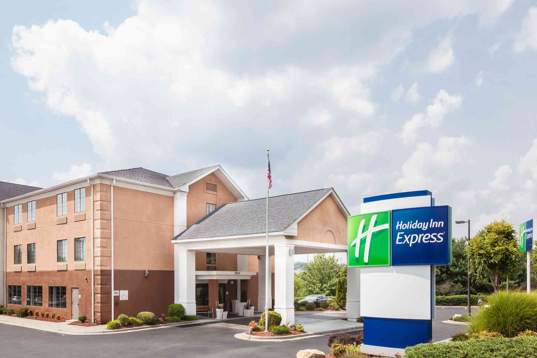 Holiday Inn Express Winston-Salem в Уинстон-Сейлем, NC