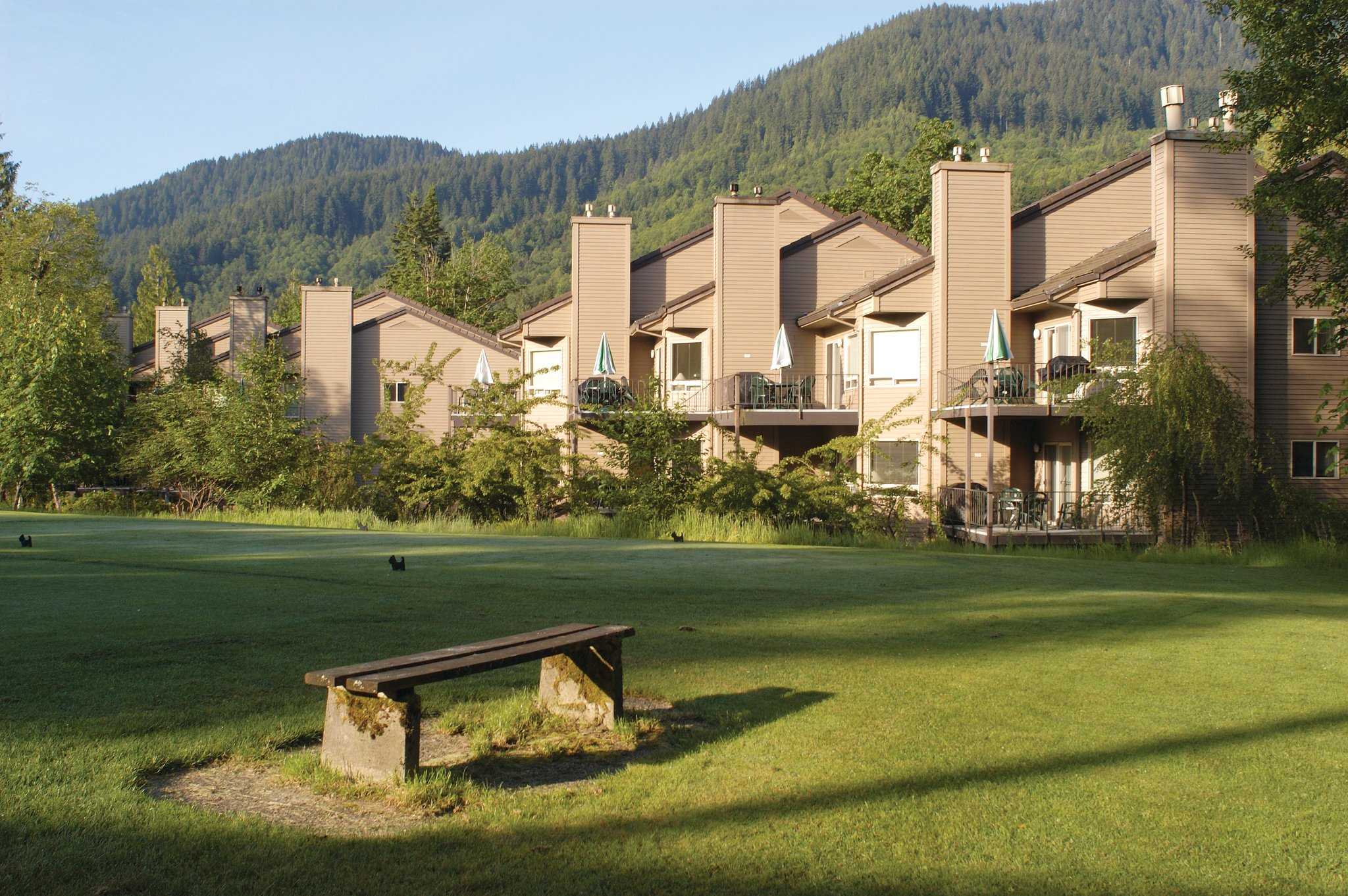Whispering Woods Resort в Welches, OR