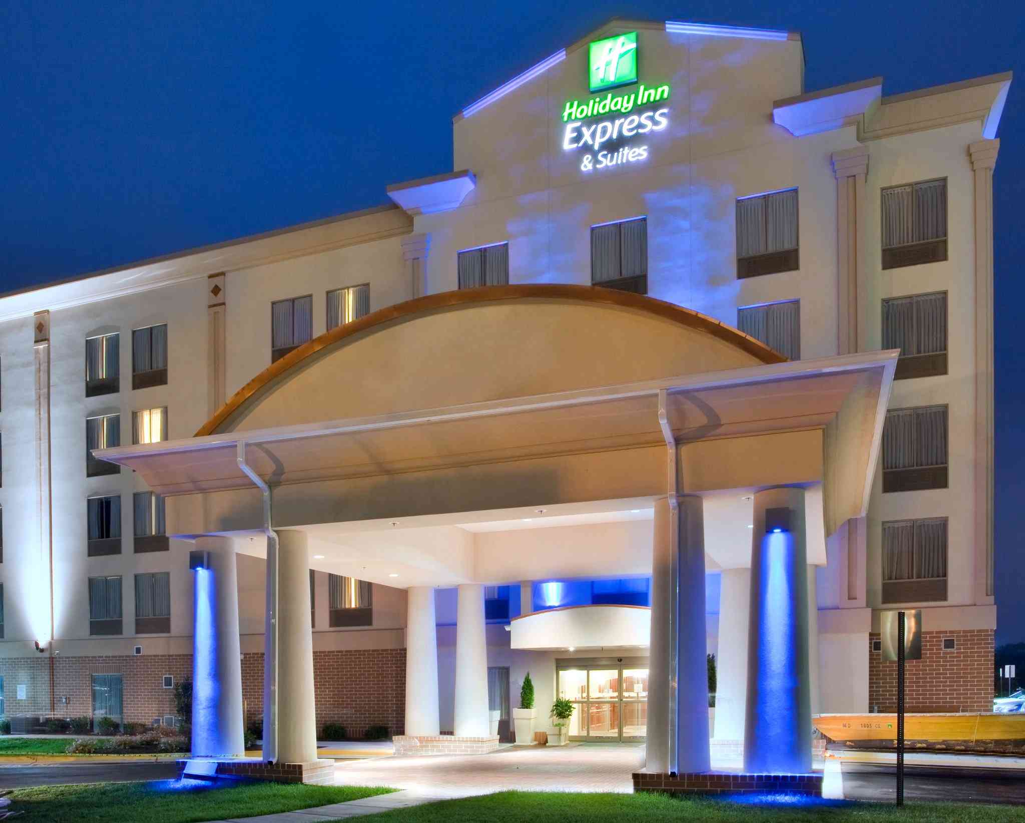 Holiday Inn Express & Suites Fredericksburg a Fredericksburg, VA