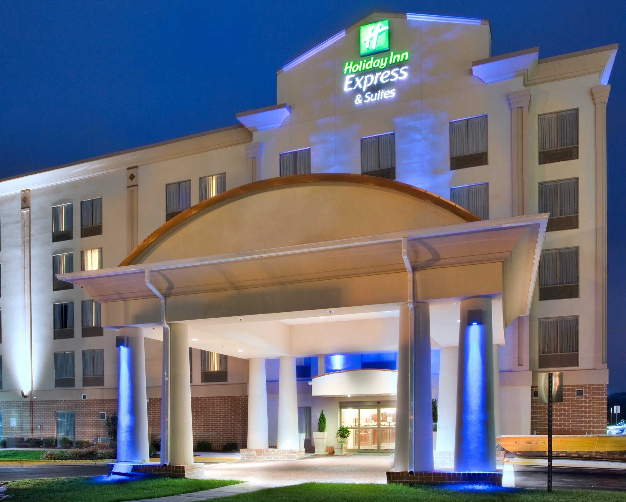 Holiday Inn Express & Suites Fredericksburg a Fredericksburg, VA