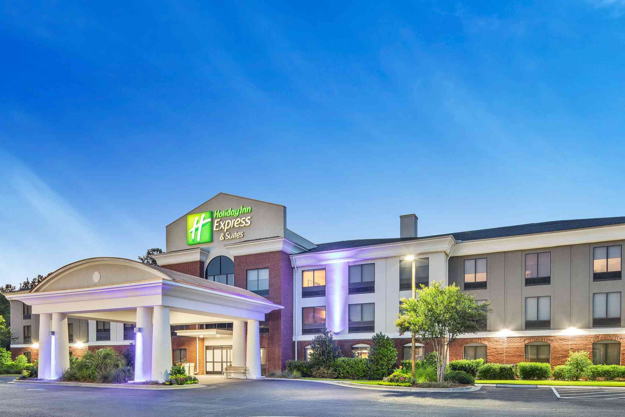 Holiday Inn Express & Suites Hardeeville-Hilton Head в Хардивилл, SC