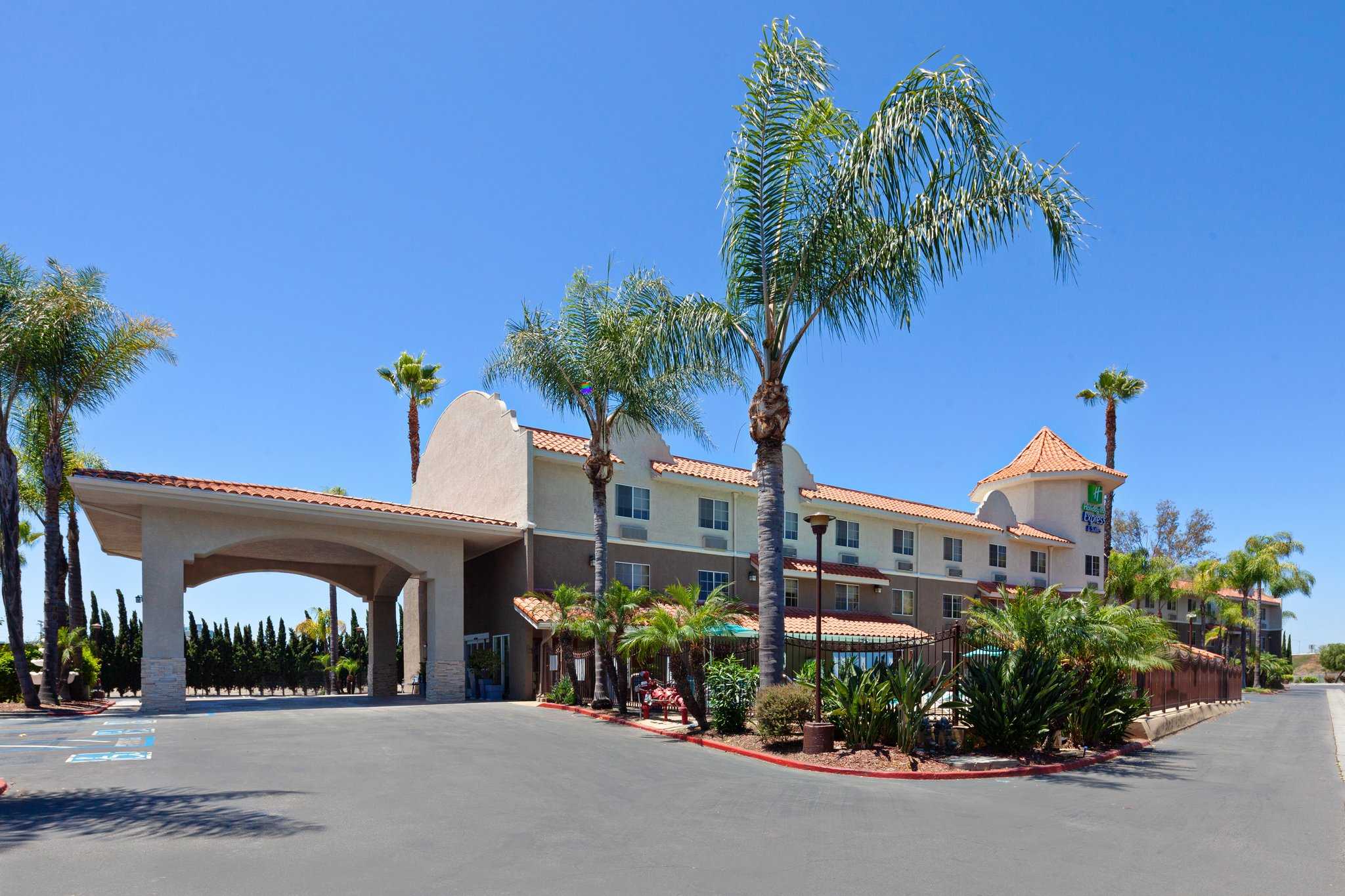 Holiday Inn Express Hotel & Suites San Diego-Escondido в Эскондидо, CA
