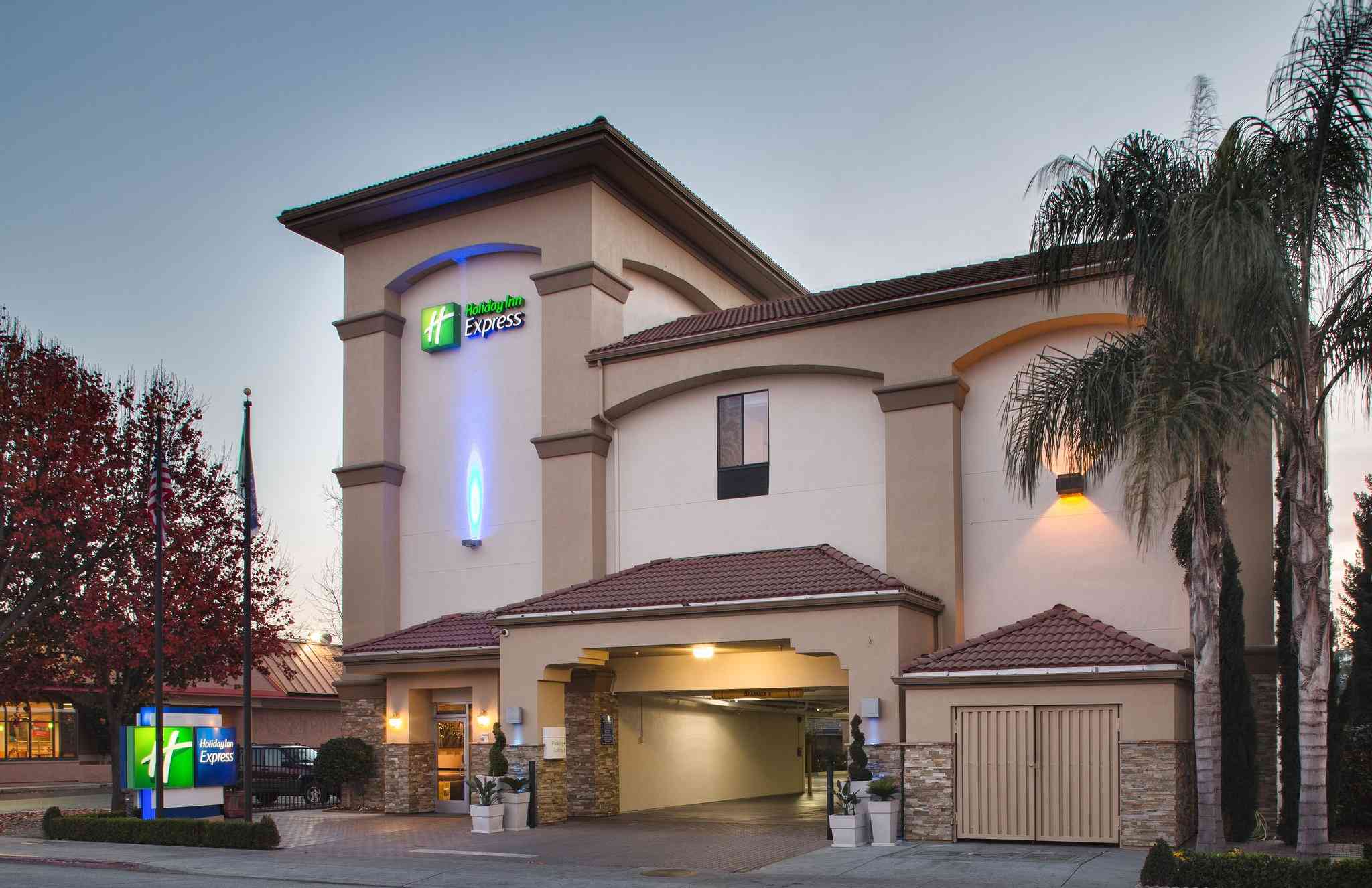 Holiday Inn Express Redwood City-Central in เรดวูด ซิตี้, CA