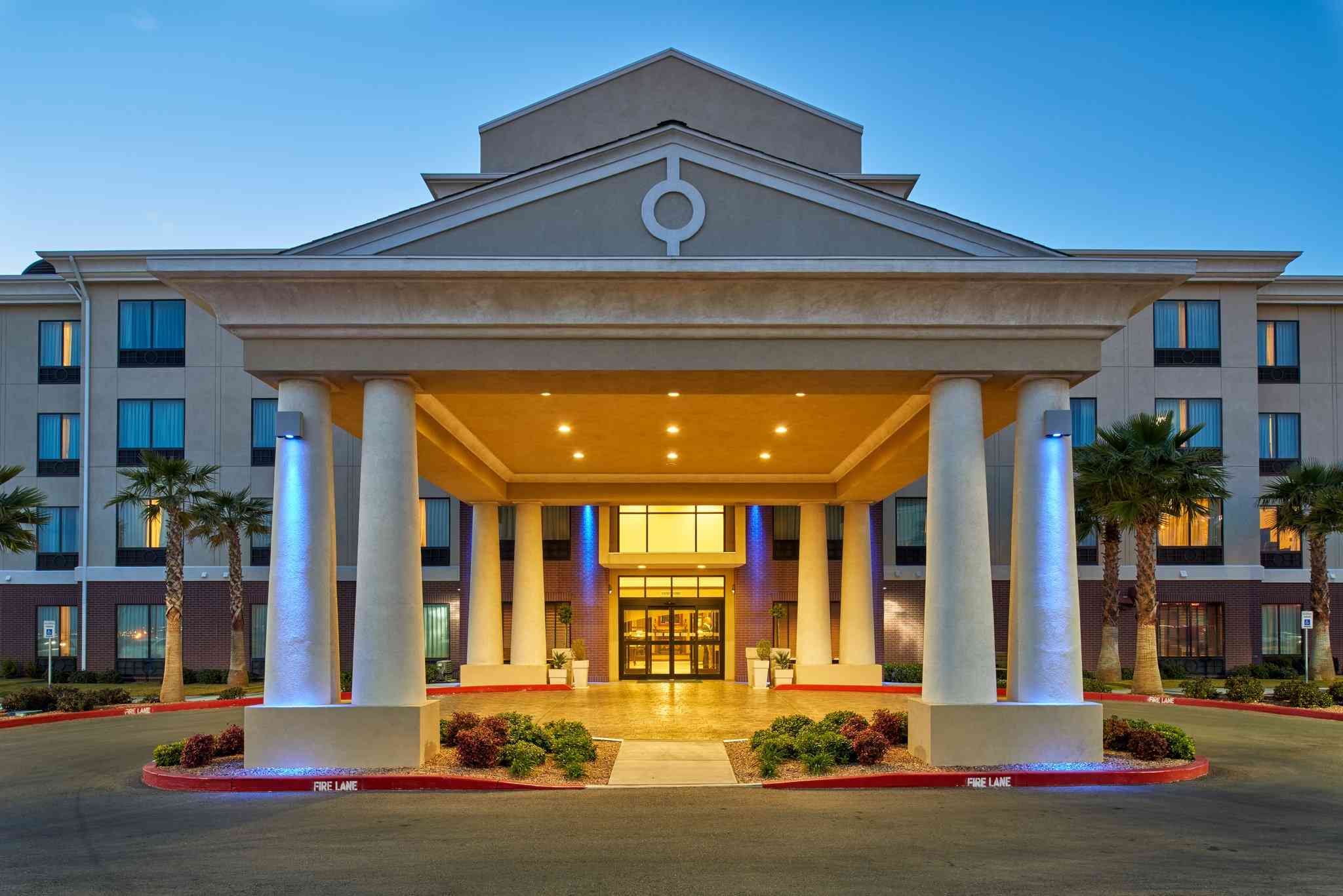 Holiday Inn Express & Suites El Paso Airport Area в Эль-Пасо, TX