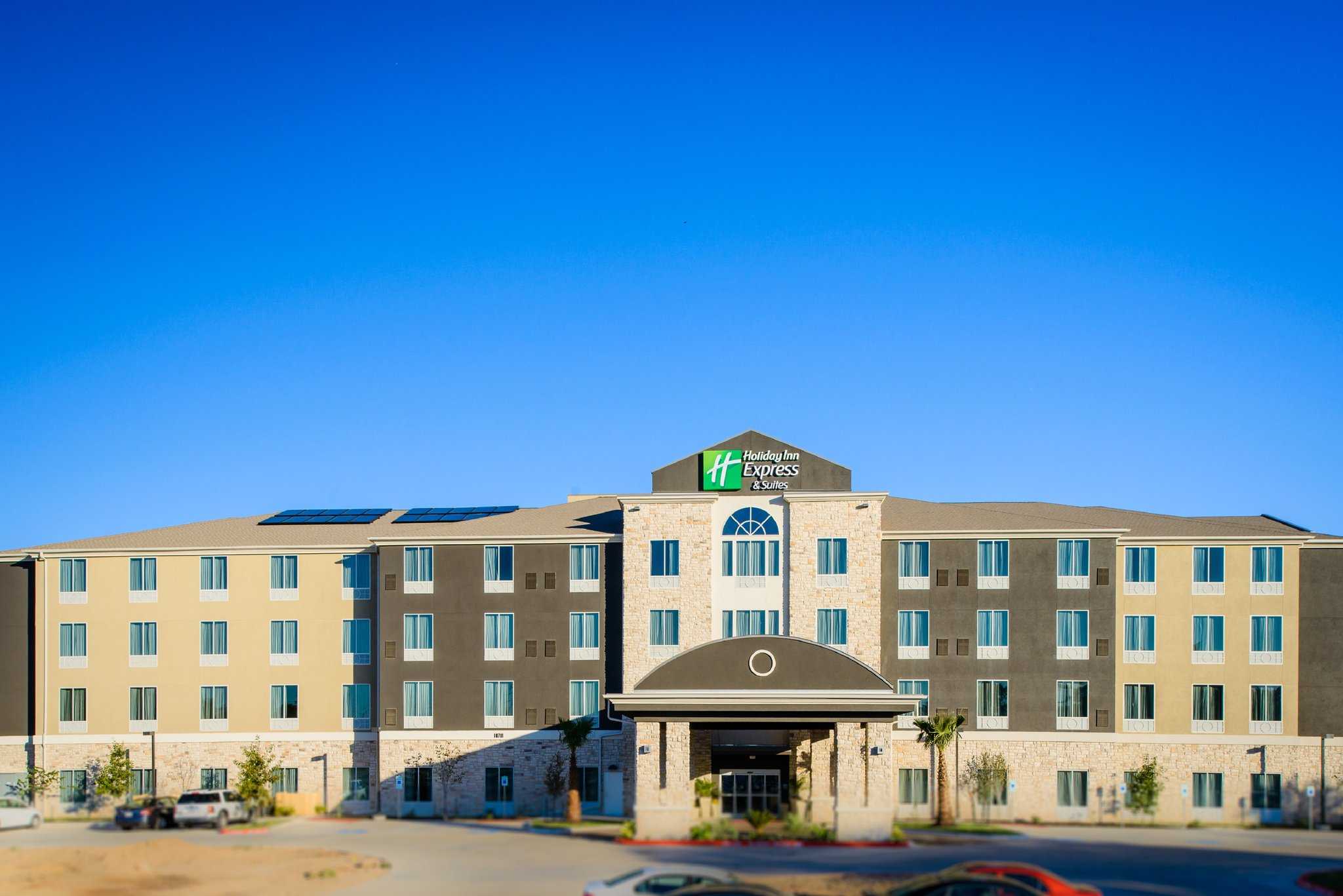 Holiday Inn Express & Suites Austin NW - Arboretum Area в Остин, TX