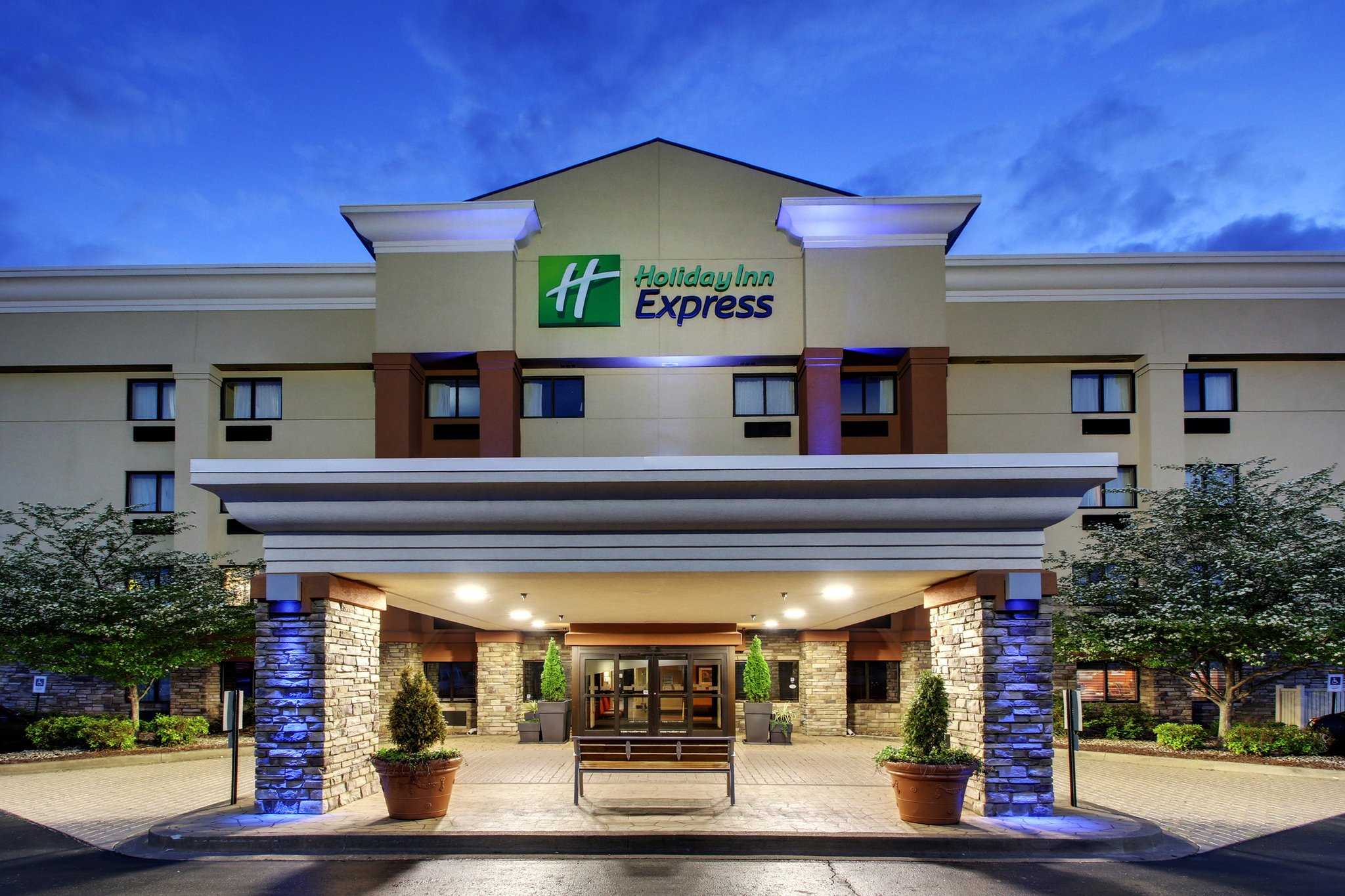 Holiday Inn Express Fort Campbell-Oak Grove in โอ๊คโกรฟ, KY