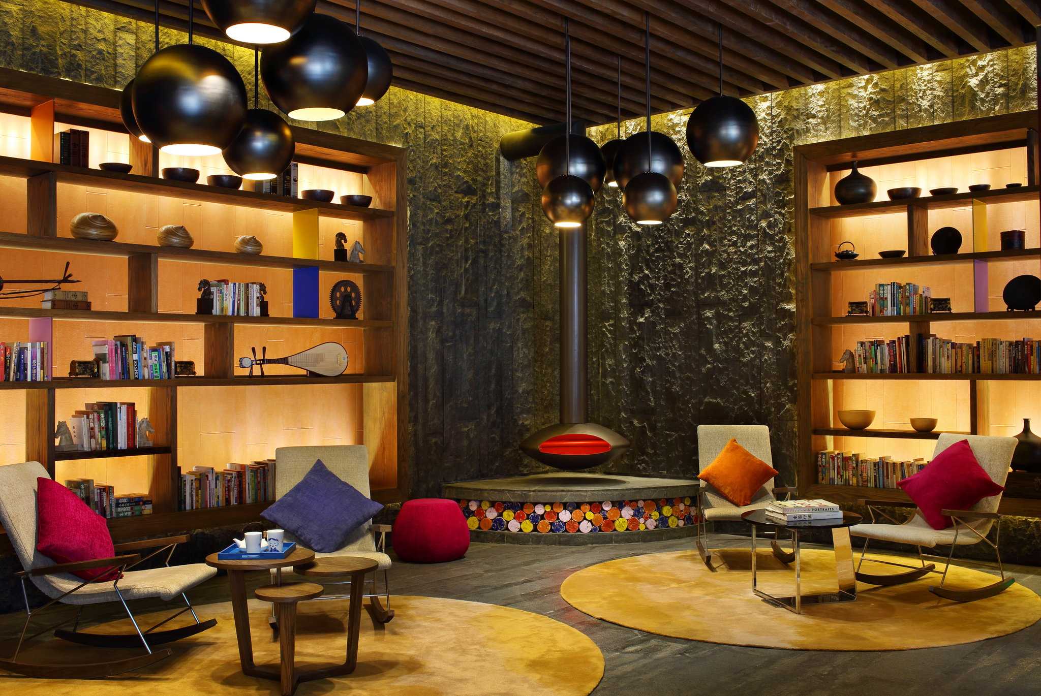 Hotel Indigo Lijiang Ancient Town в Лицзян, CN