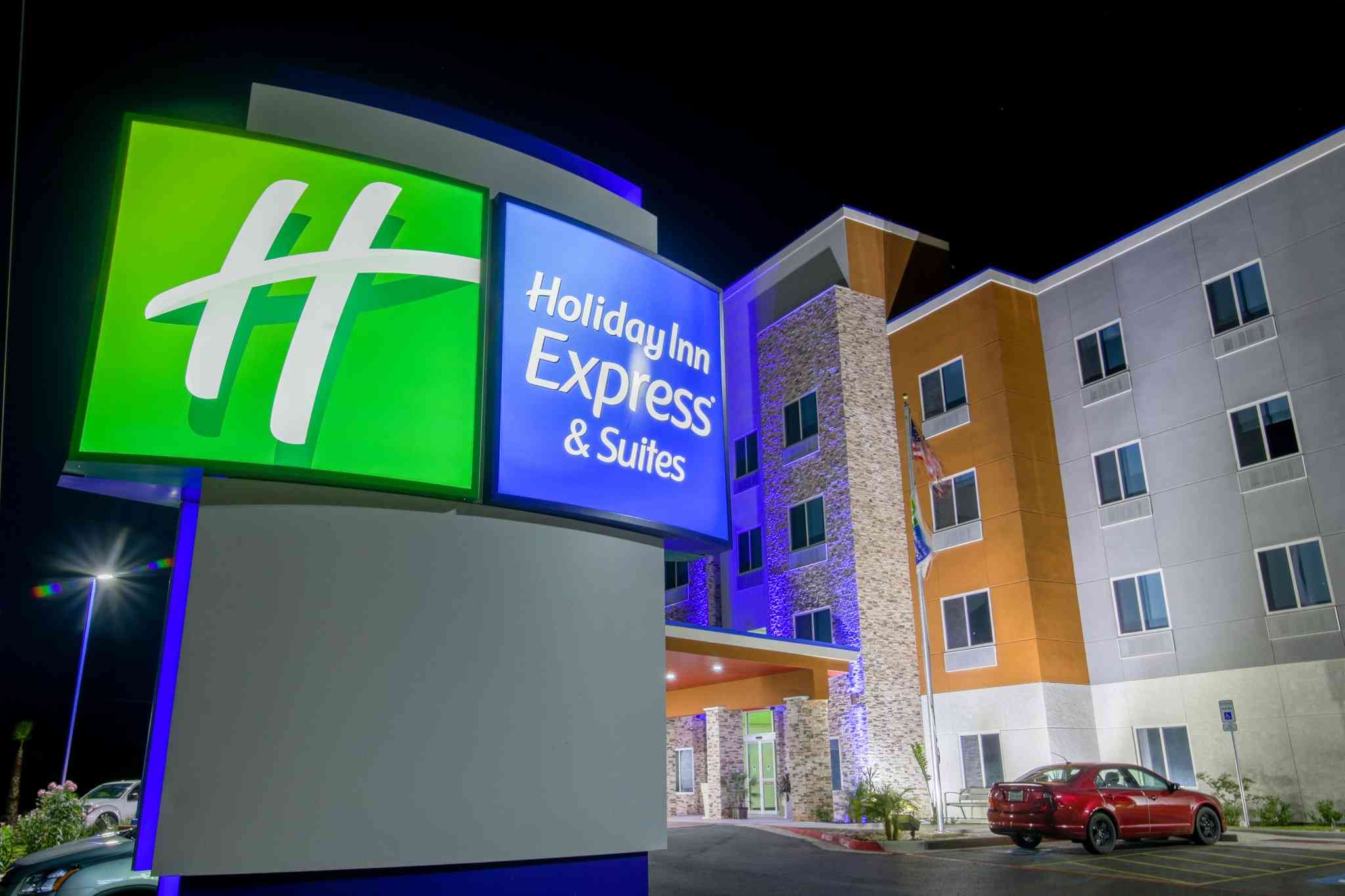 Holiday Inn Express & Suites Raymondville в Реймондвилл, TX