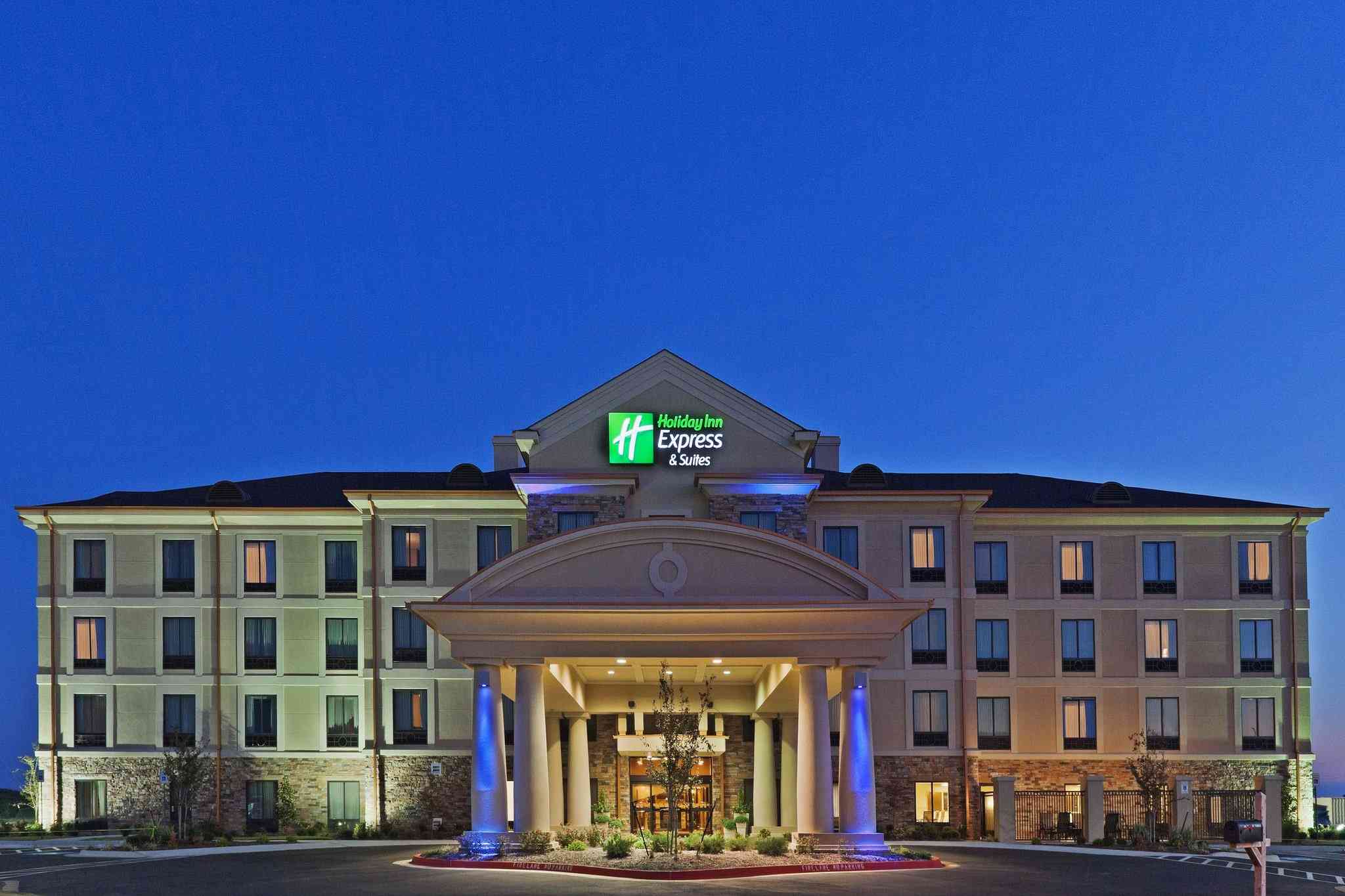 Holiday Inn Express Hotel & Suites Poteau в Пото, OK