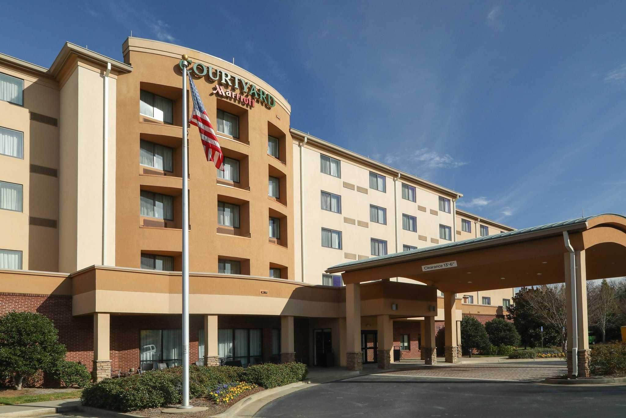 Courtyard by Marriott Atlanta Buford Mall of Georgia в Buford, GA