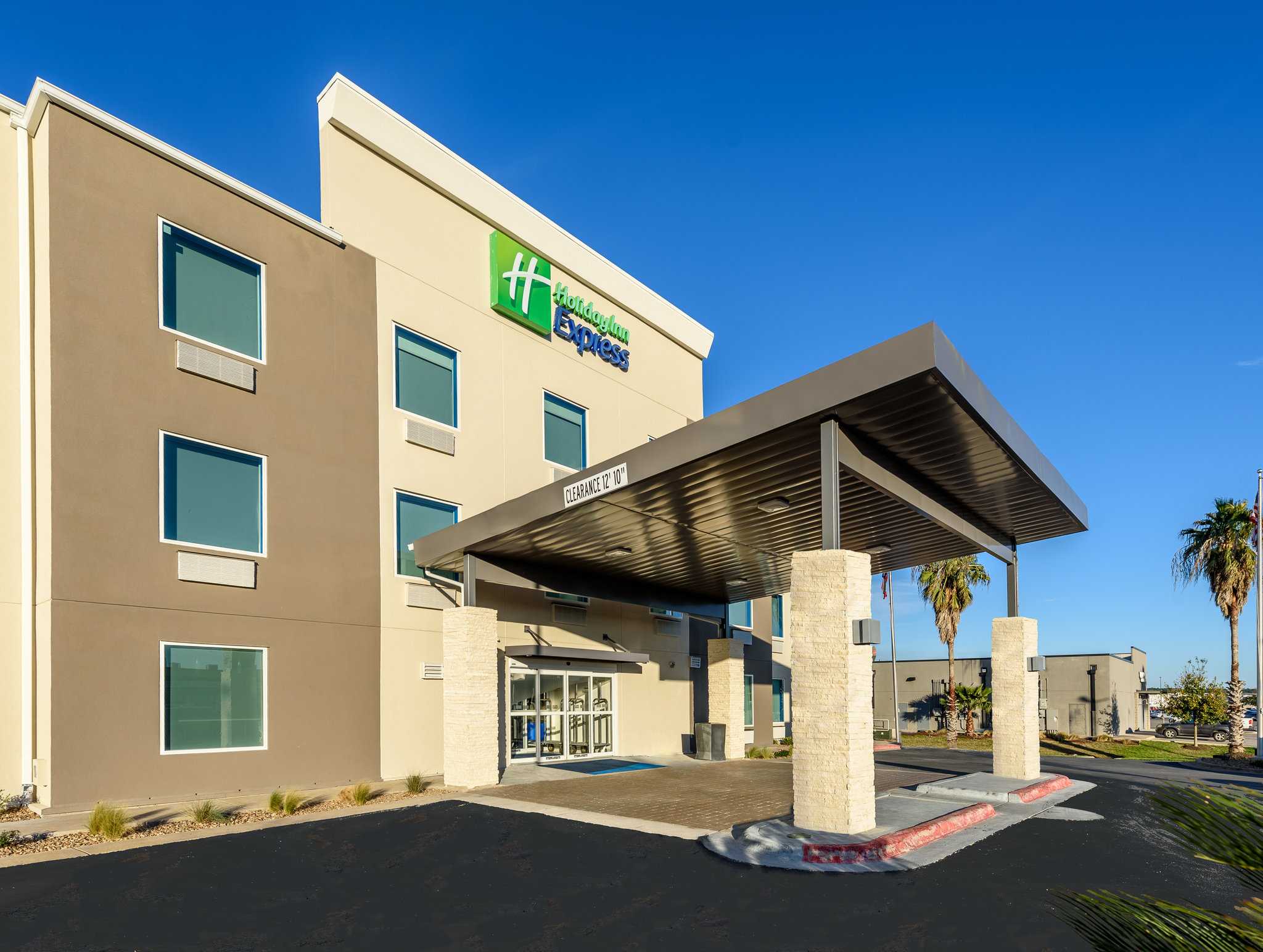 Holiday Inn Express Hotel & Suites Bastrop в Бастроп, TX
