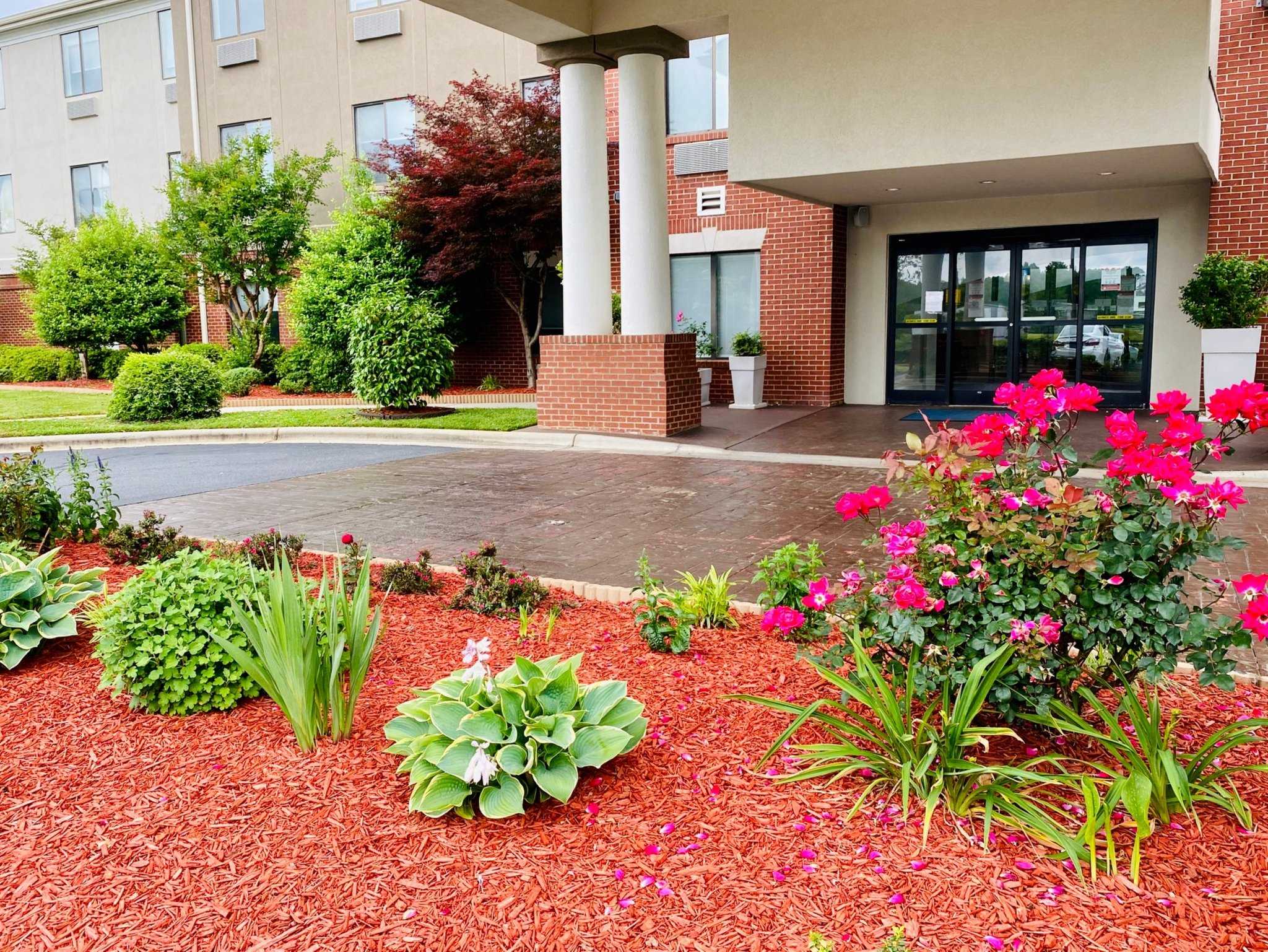Holiday Inn Express Hotel & Suites Reidsville в Рейдсвилл, NC