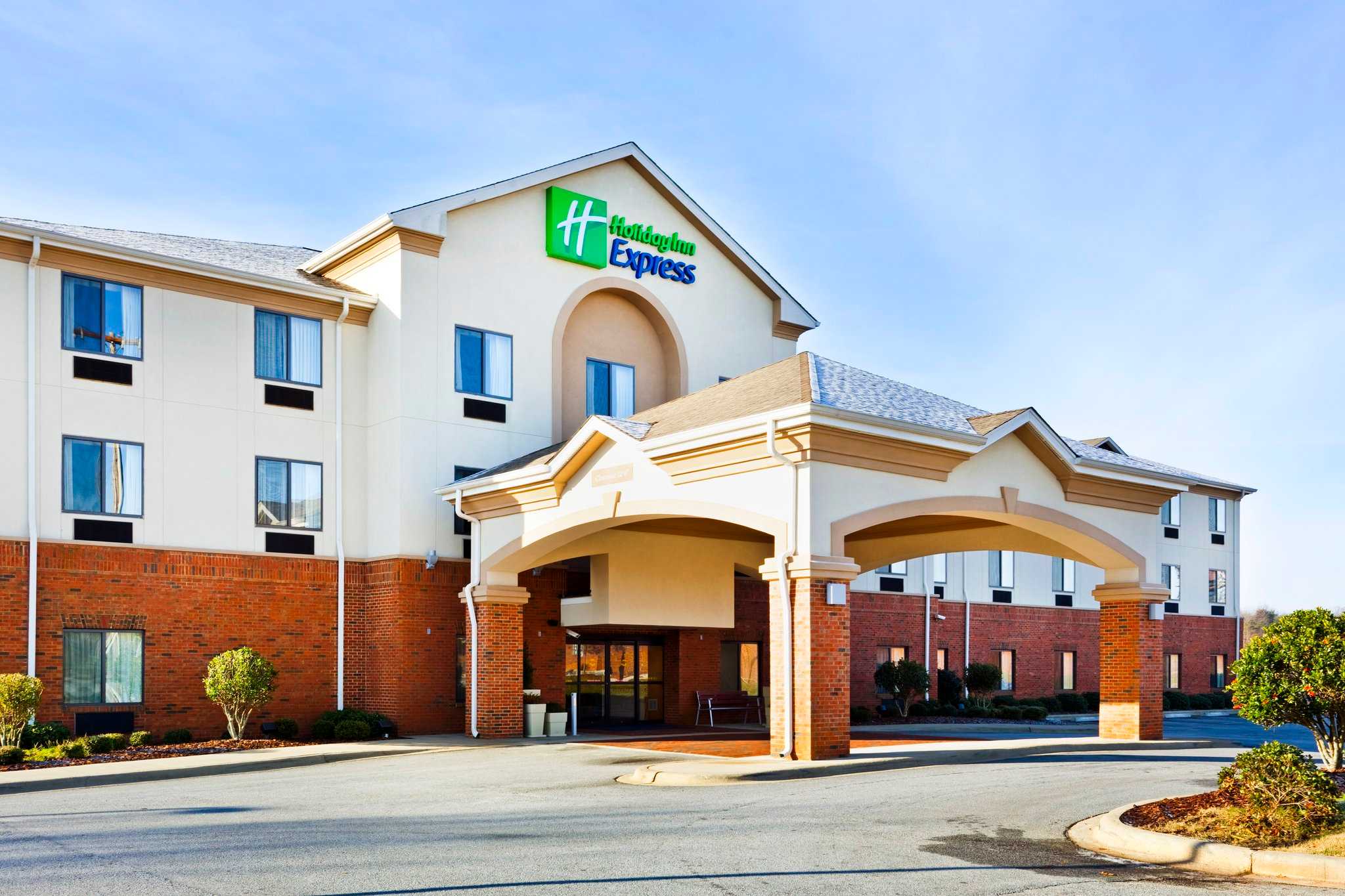 Holiday Inn Express Forest City Hotel в Форест-Сити, NC