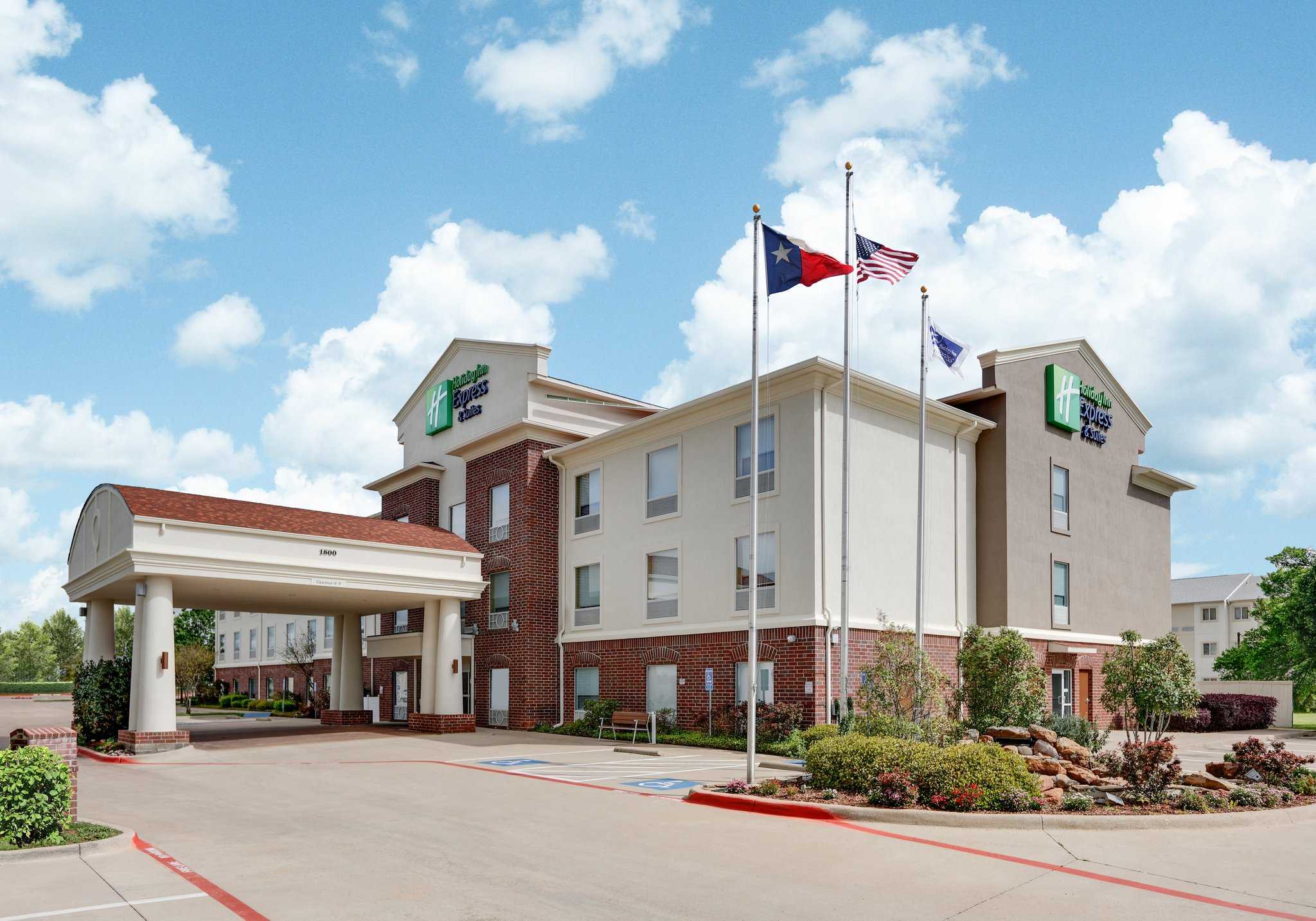Holiday Inn Express Hotel & Suites Cleburne в Клиберн, TX