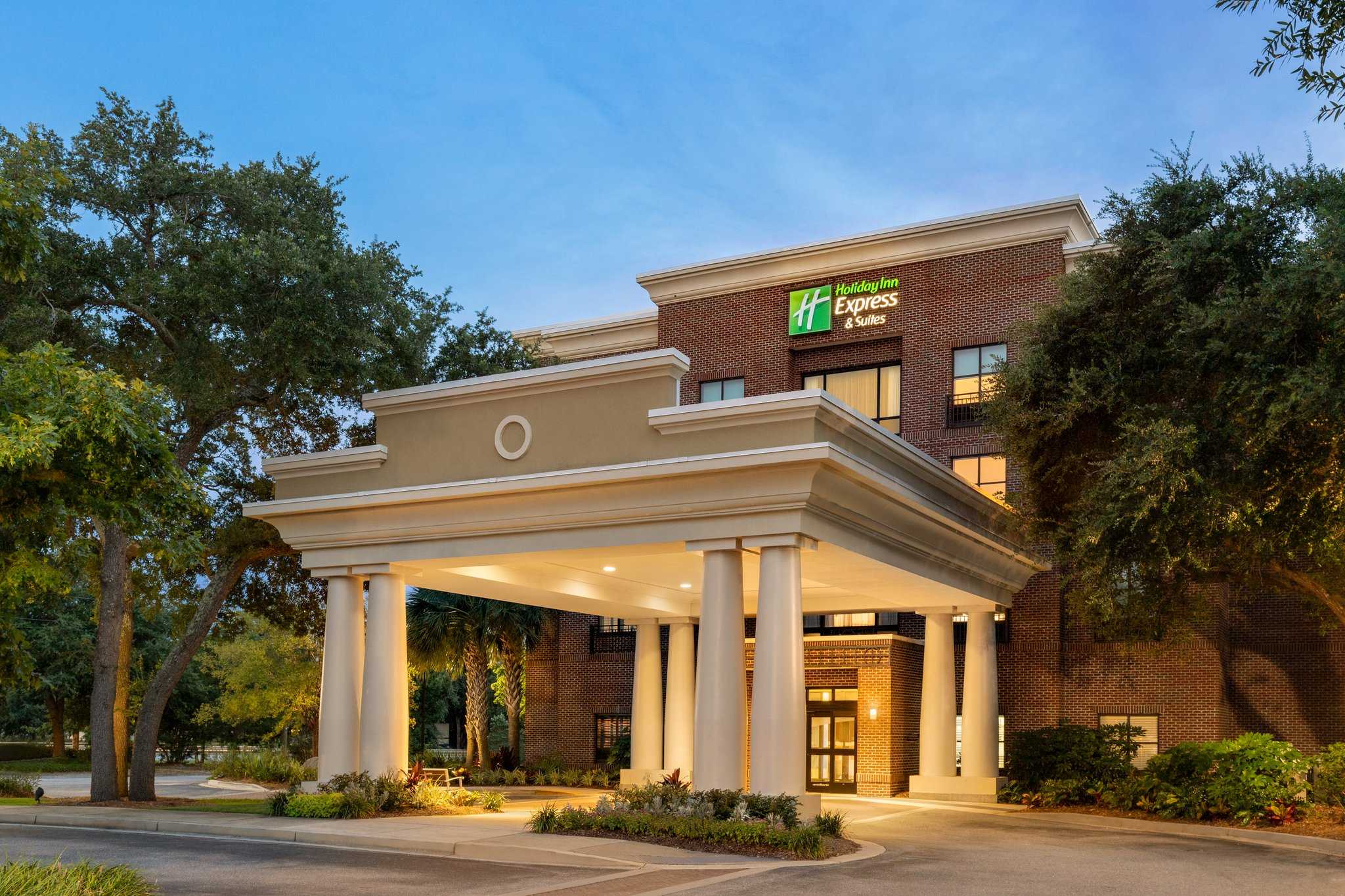 Holiday Inn Express Hotel & Suites Mt Pleasant-Charleston in ภูเขาไฟฟ้าน่าพอใจ, SC
