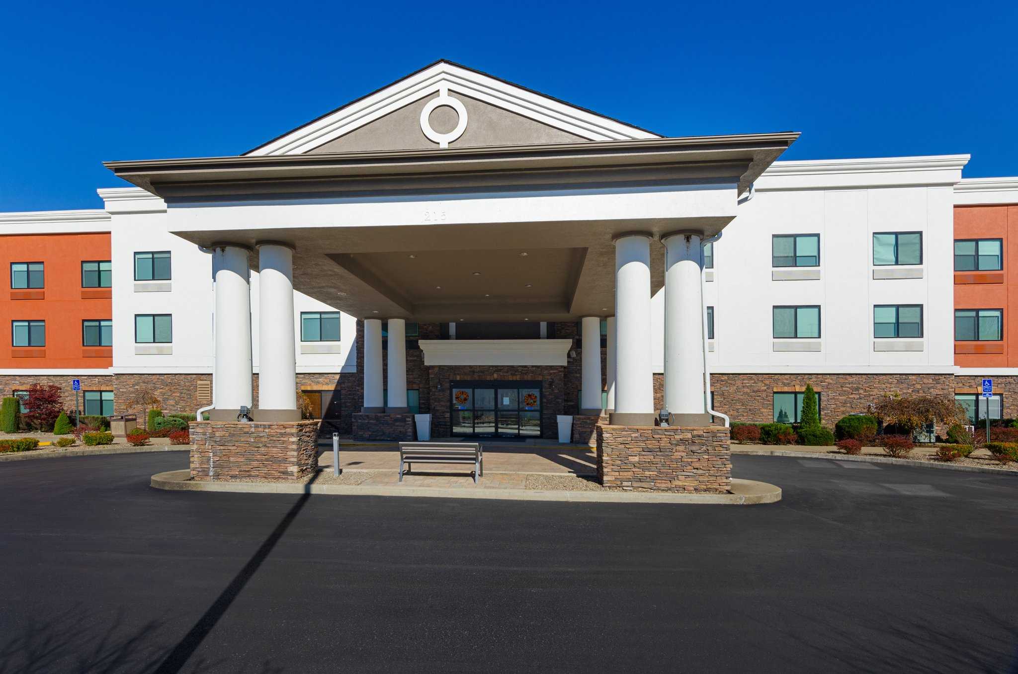 Holiday Inn Express Hotel & Suites Weston a Weston, WV