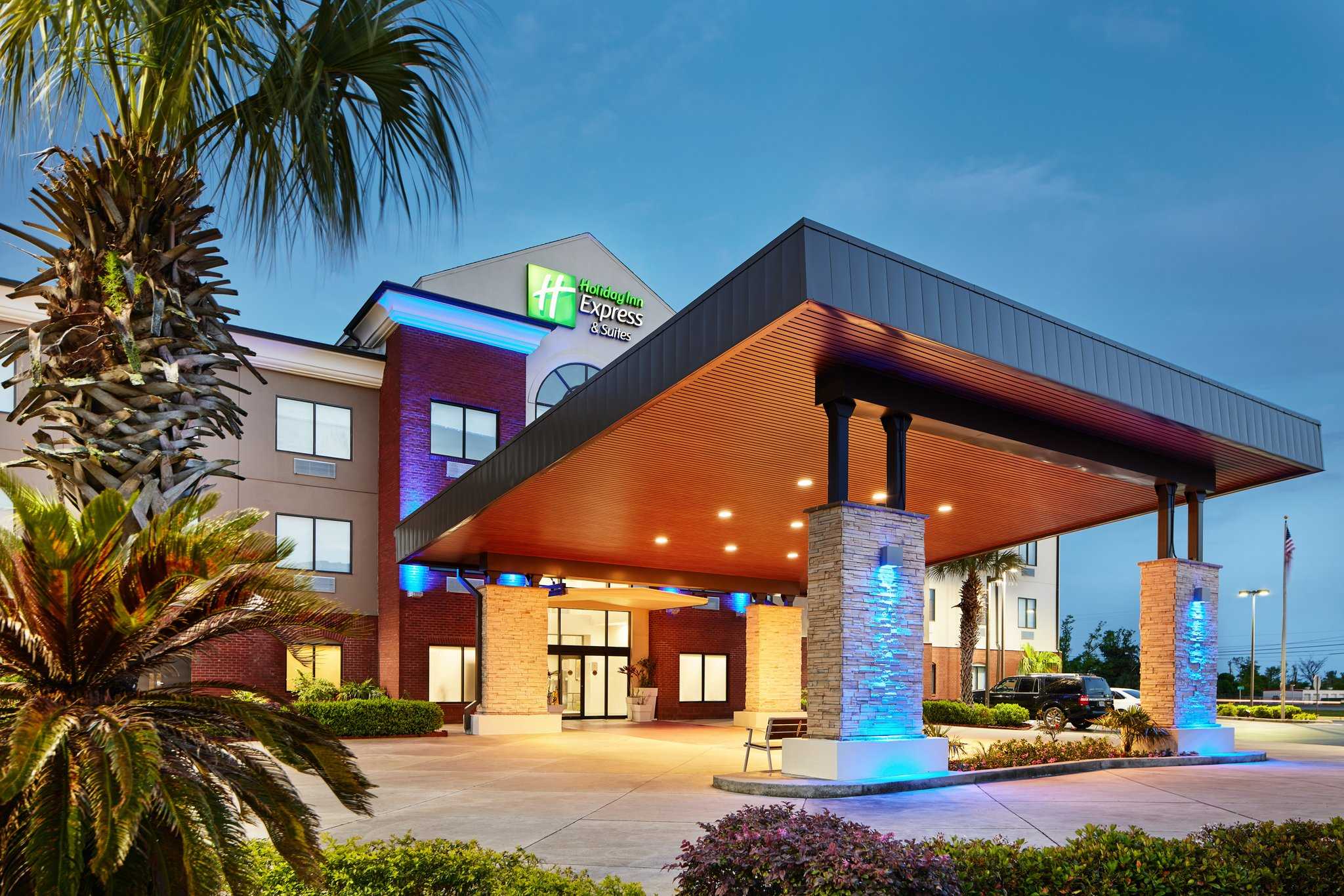 Holiday Inn Express Hotel & Suites Panama City-Tyndall в Панама-Сити, FL