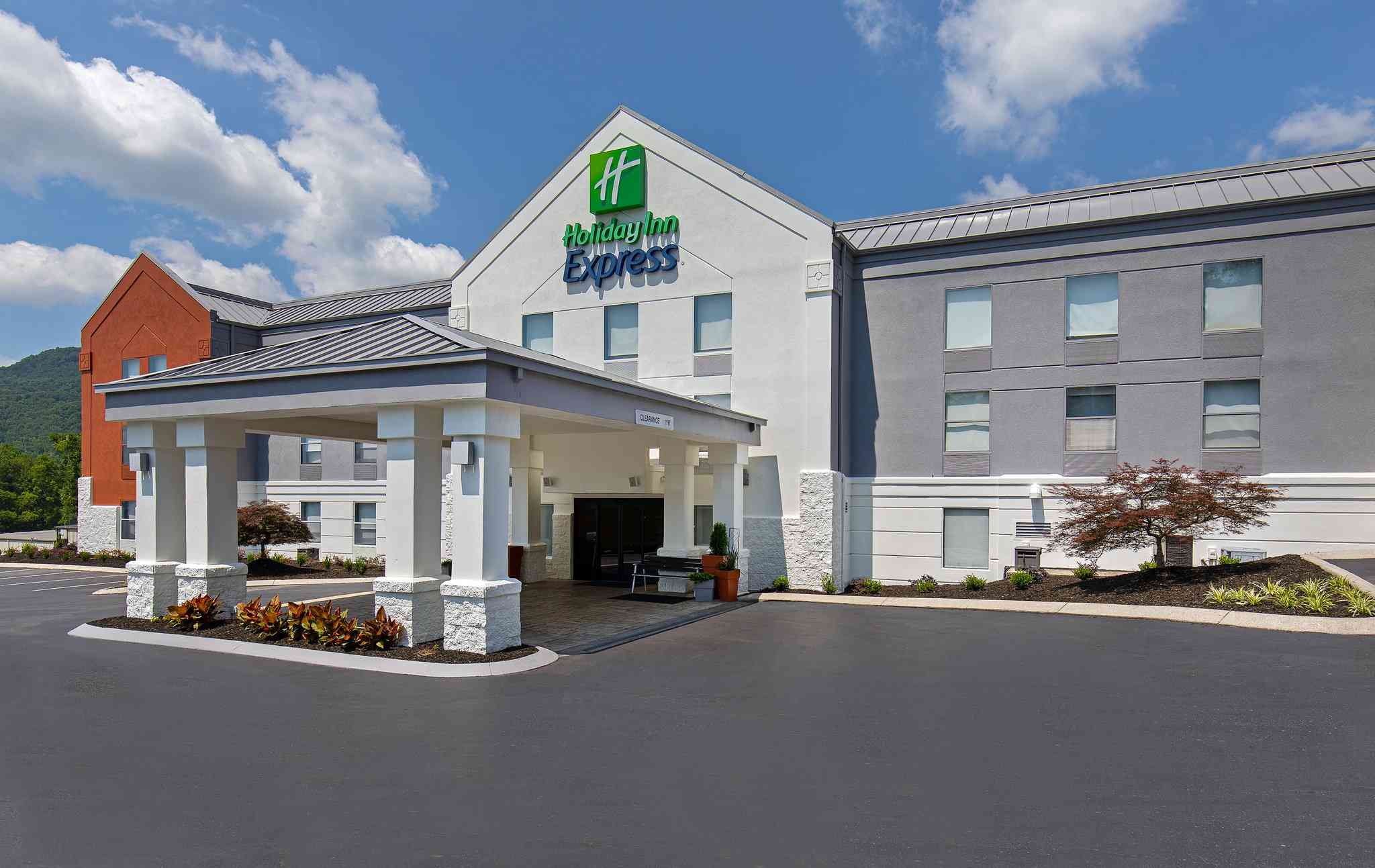 Holiday Inn Express Hotel & Suites Kimball in กิมบอล, TN