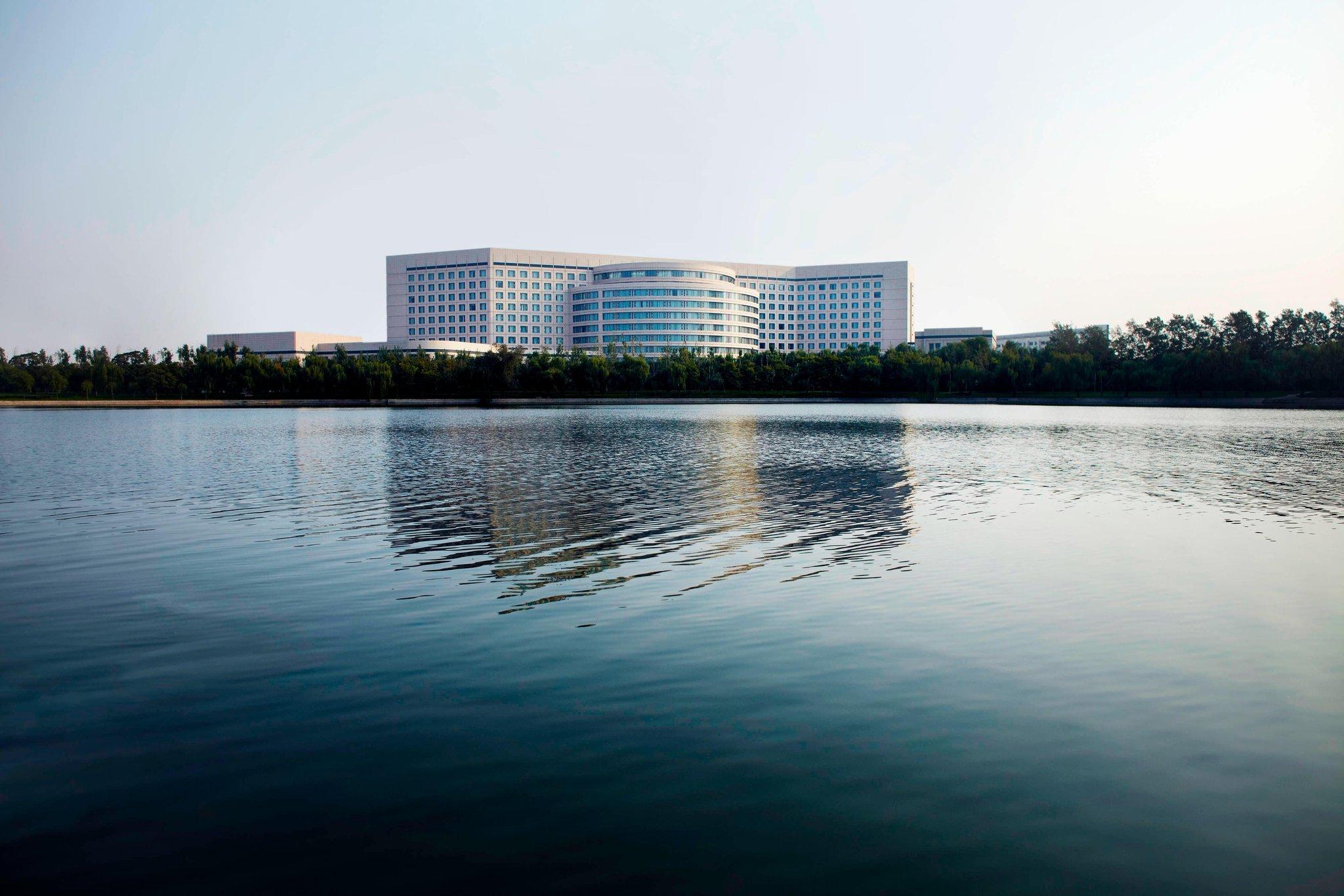 Renaissance Tianjin Lakeview Hotel image