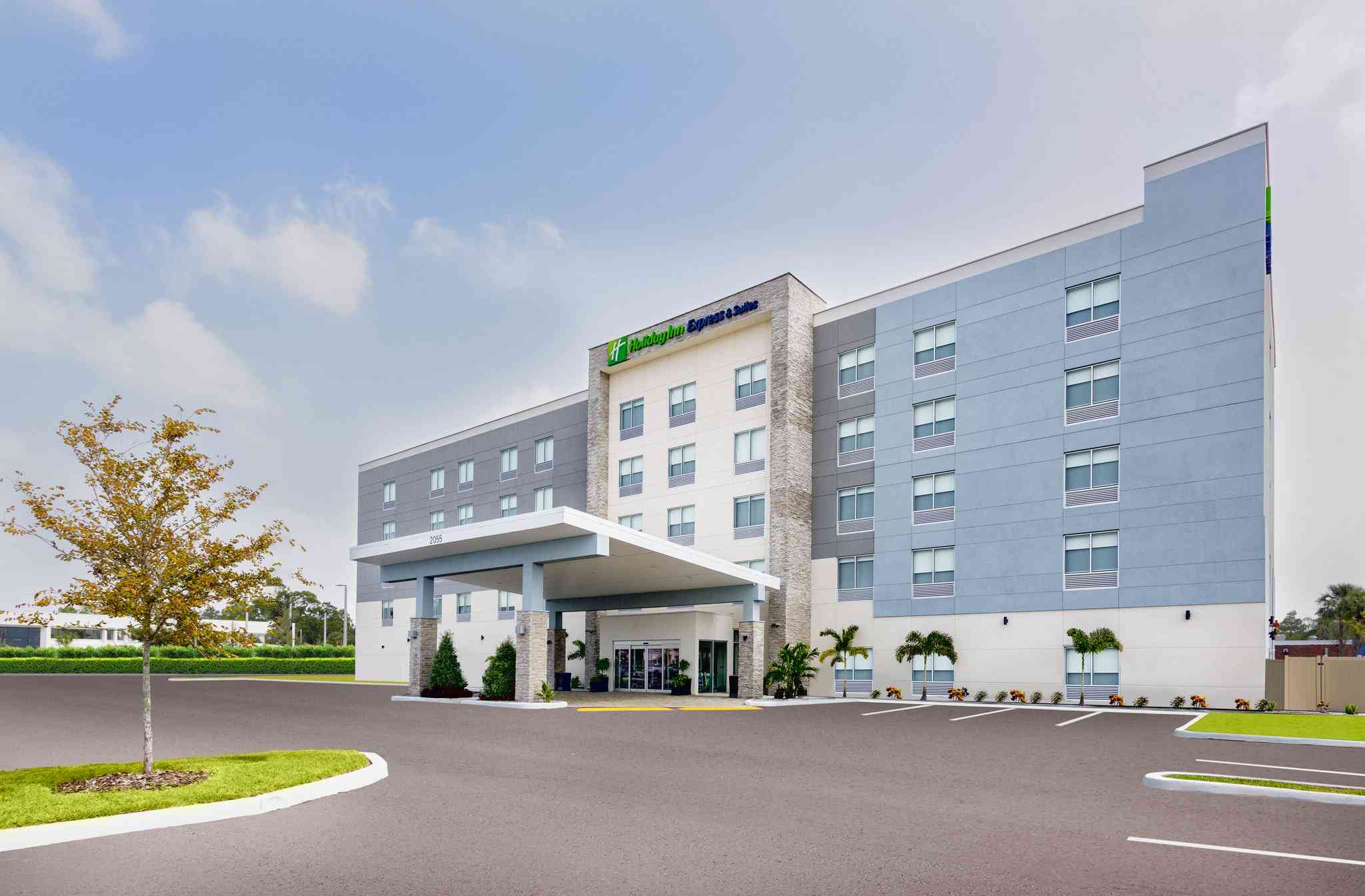 Holiday Inn Express & Suites Tampa Stadium Area в Тампа, FL